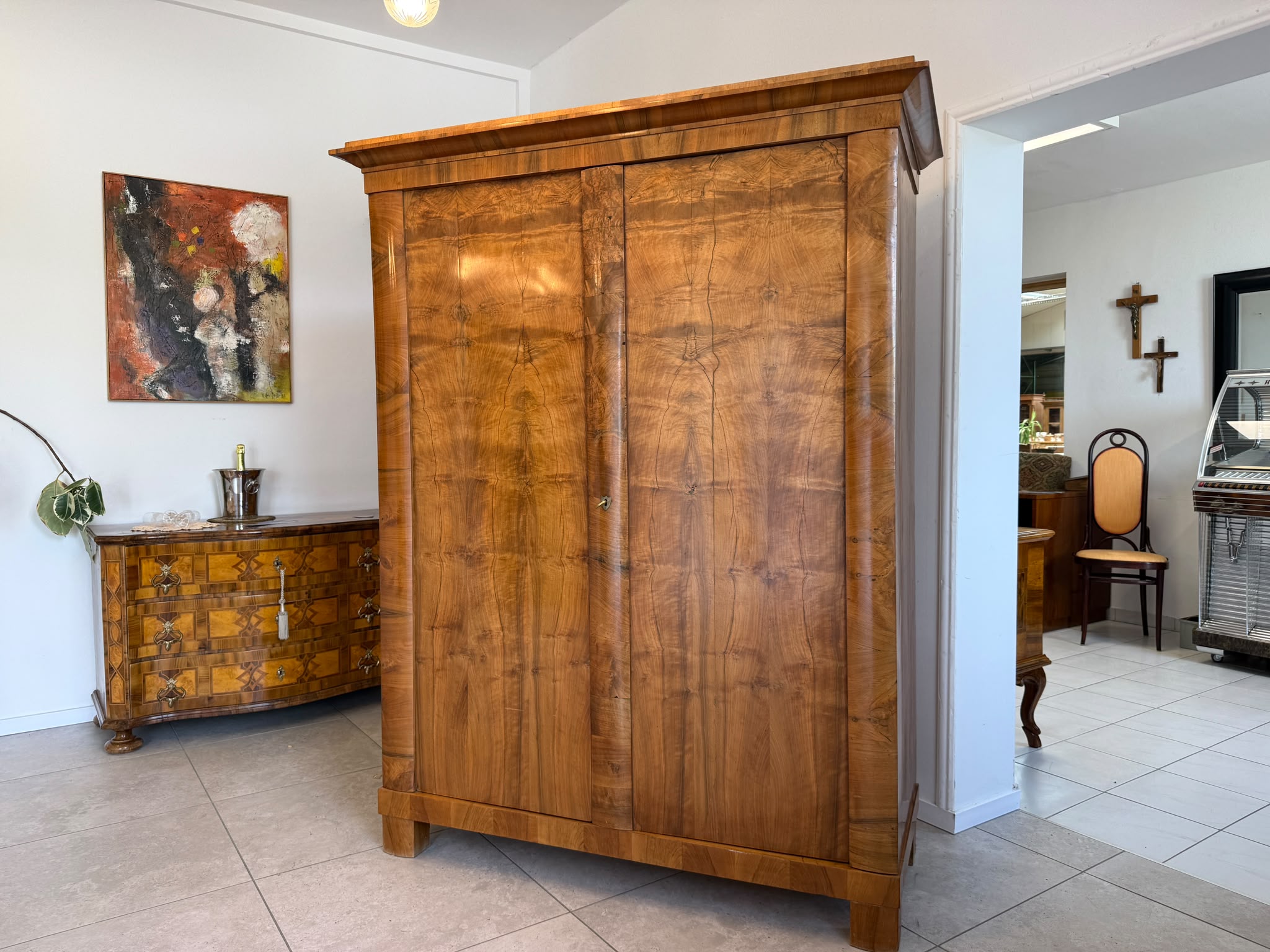 Originaler Biedermeier Schrank mit Nussholz-Furnier Antiquität D2625