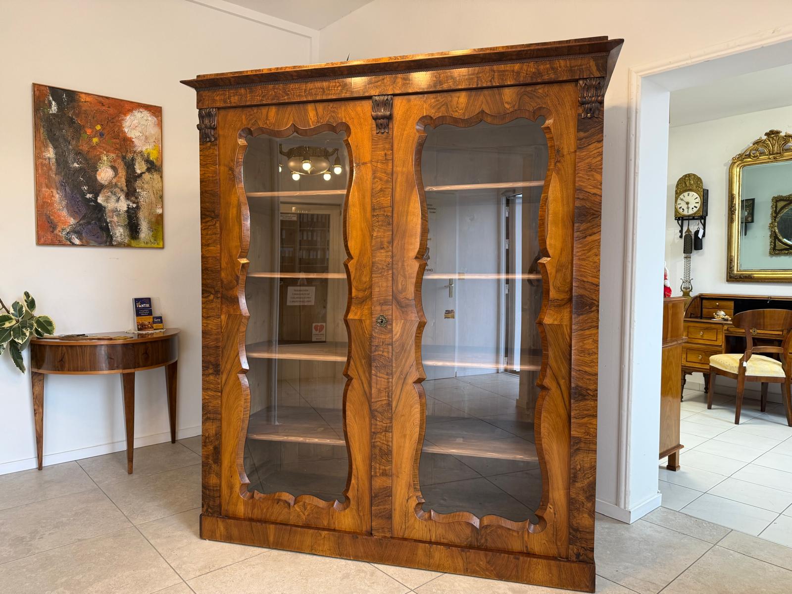 Biedermeier Vitrinenschrank Glasschrank Nussholz Kleiderschrank G2365