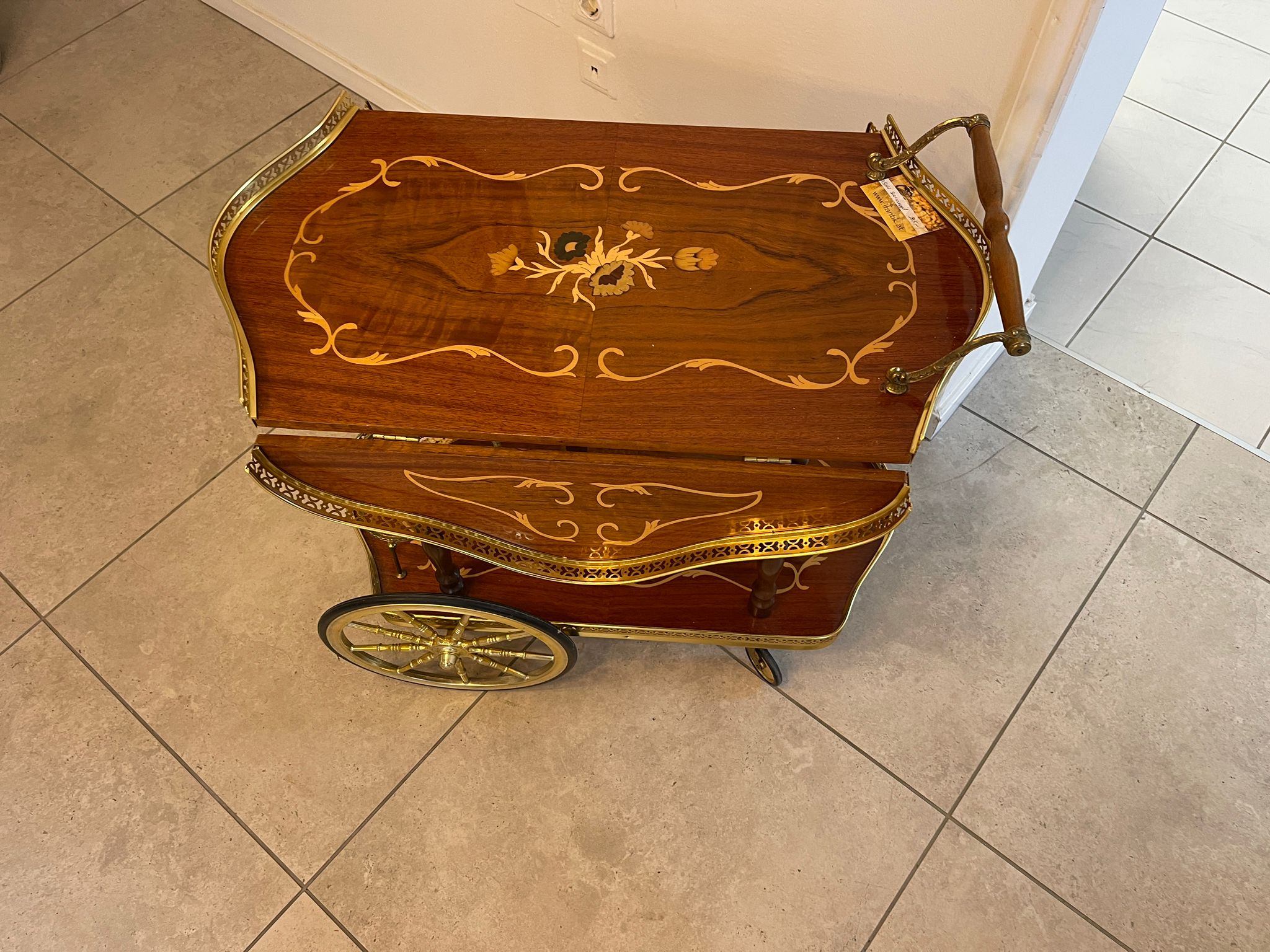 8a0a7f64-2db8-4aee-82c4-71849aaf3639 Barockstil Serviertisch Frühstückstisch Intarsien Designertisch A5068