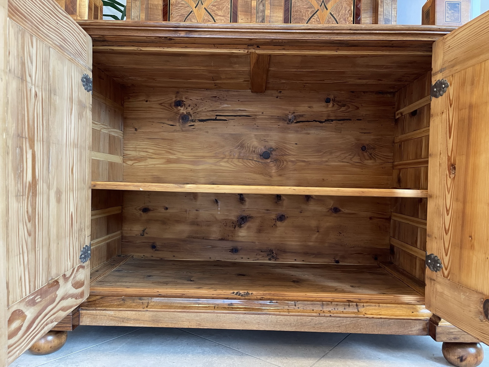 bauernschrank-bauernmoebel_148 Barock Sekretär Tabernakel Antiquität Stollenschrank mit Vollsäulen B1636