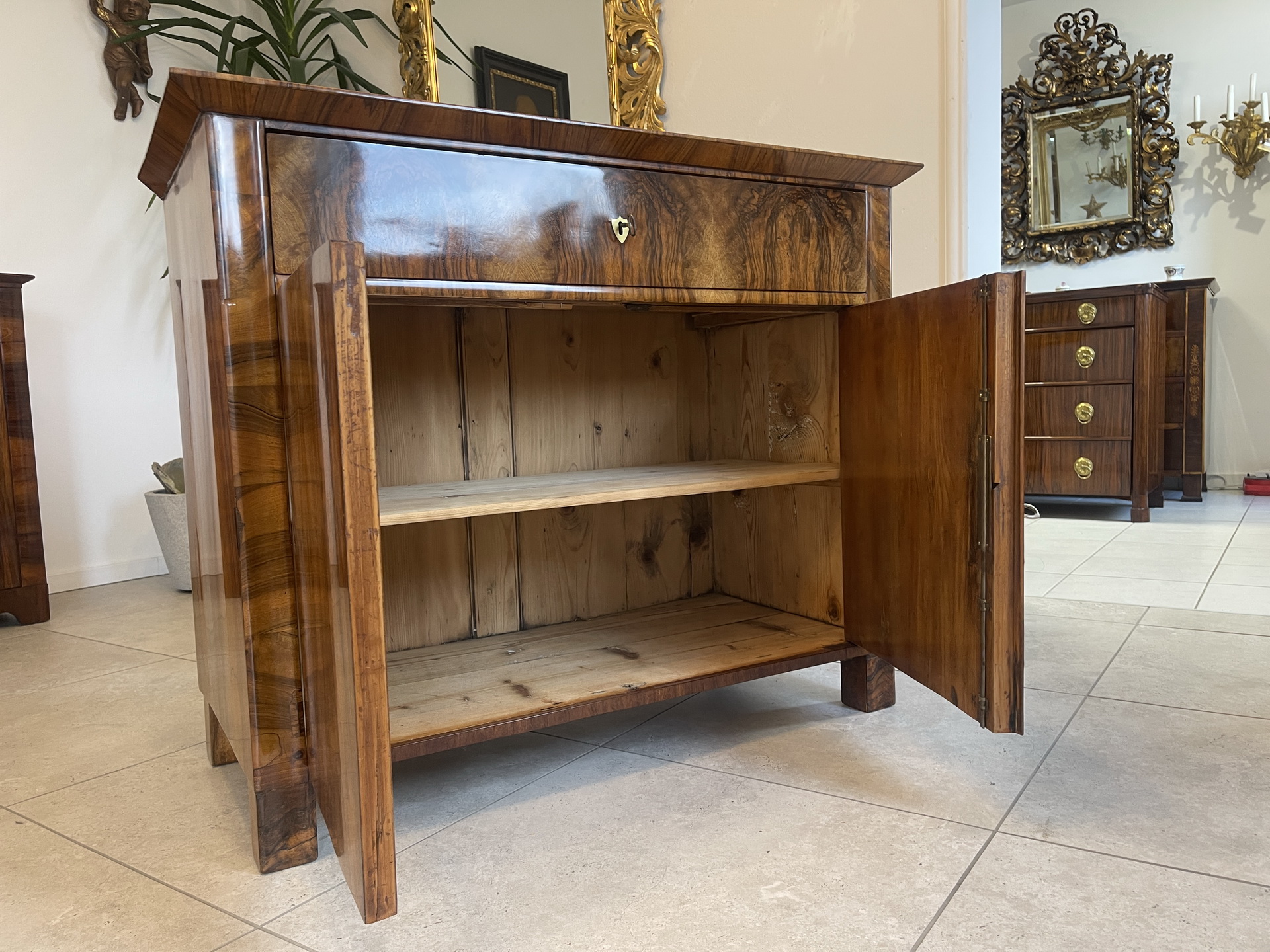 Biedermeier-Barock-09 Sale Restaurierte Biedermeier Anrichte Trumeau Nussholz A4019