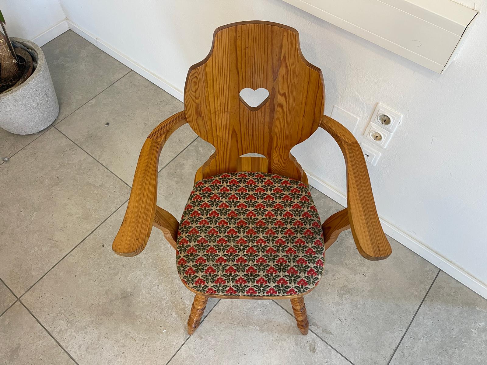 Bäuerlicher Bauernsessel Armlehnstuhl Stuhl Herzerlsessel G1207