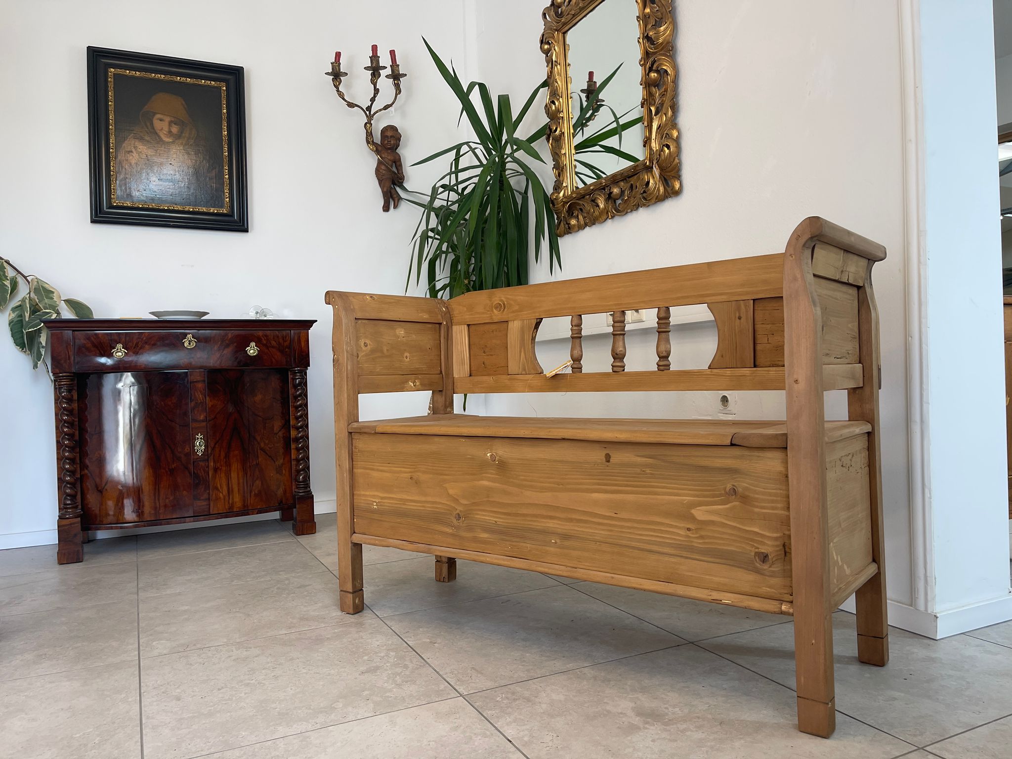 5242495c-6185-48cf-91f8-bbe85a794c2c Provinzielle Biedermeier Truhenbank Landhausbank A4861