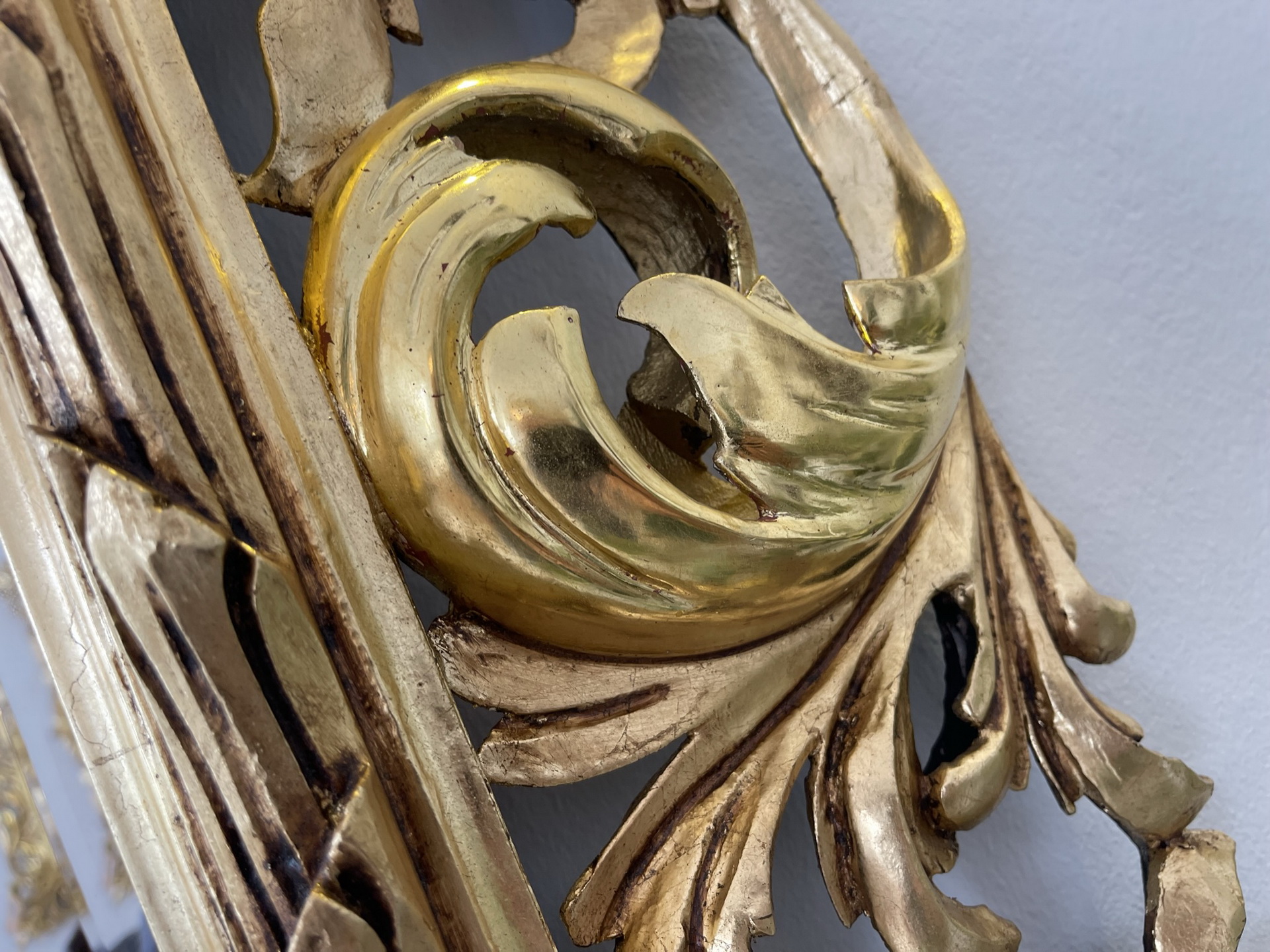 barock-biedermeier_37MHmdNrFHf0b5Z restaurierter Florentinerspiegel Akanthusblattschnitzkunst i1864