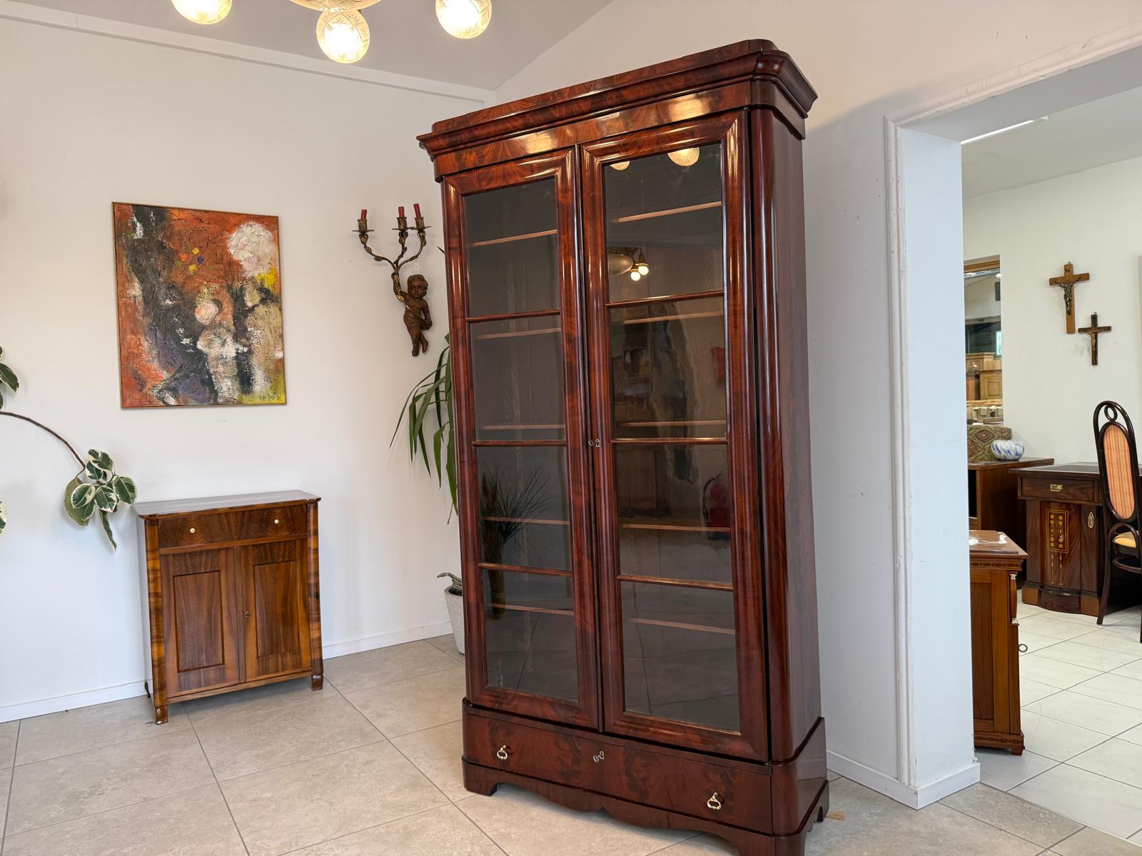 SALE Restaurierte Spätbiedermeier Vitrine Bücherschrank Mahagonie D2875
