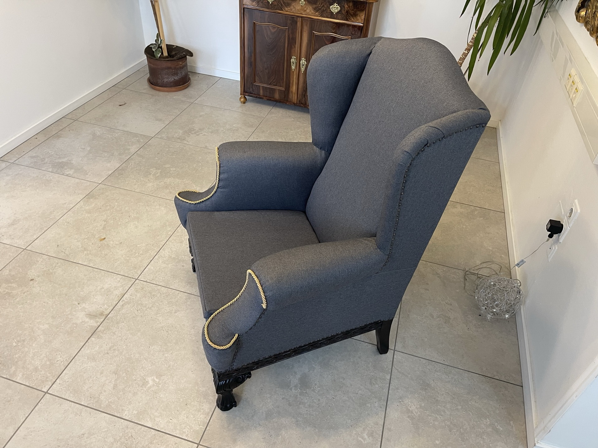 Buecherschrank_03 Restaurierter Historismus Ohrenfauteuil Ohrensessel B1557