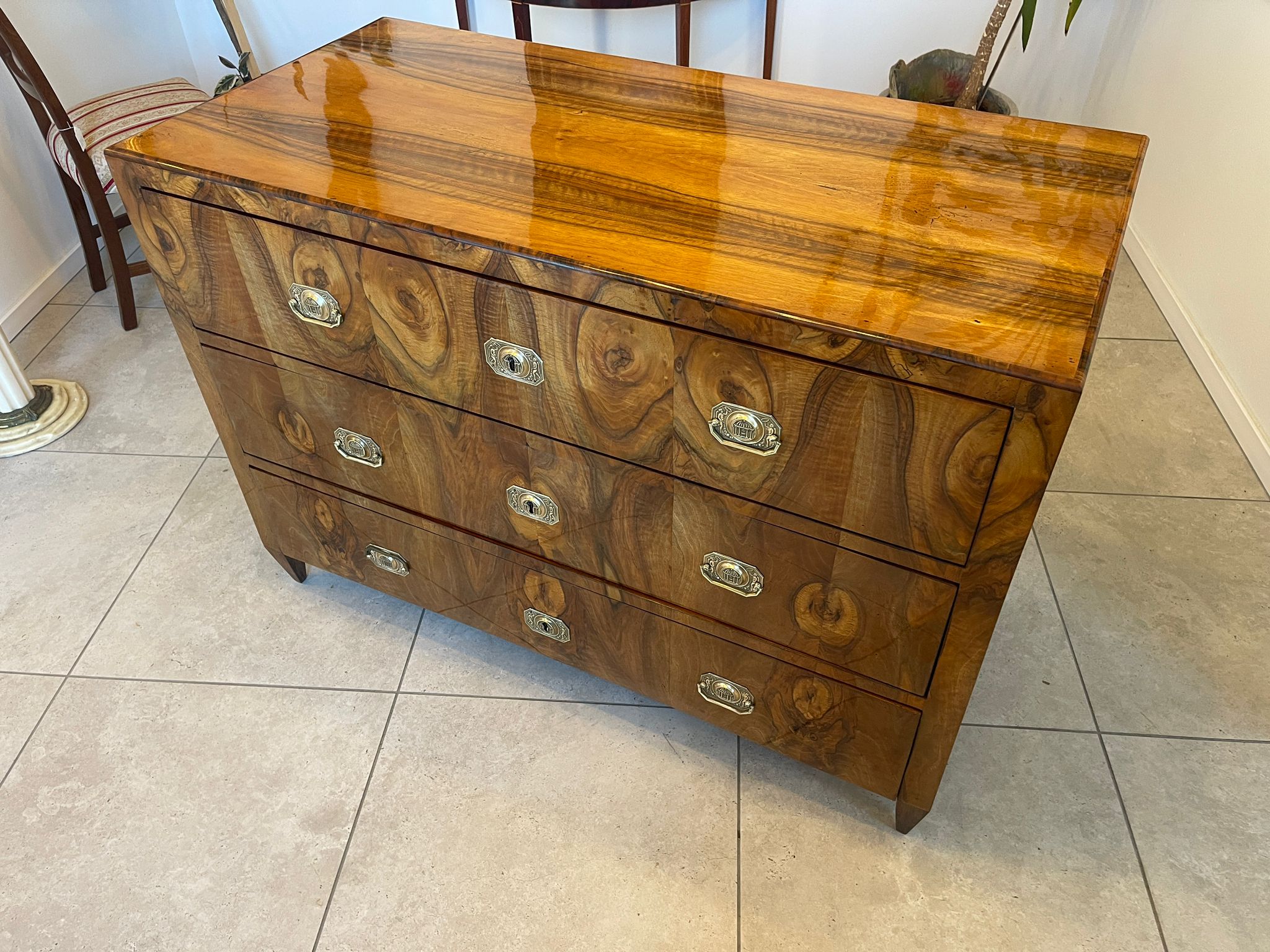 b6491d71-20f2-4327-9ec9-da82932abeb0 Sale Restaurierte Biedermeier Kommode Nussholz Antiquität A5104