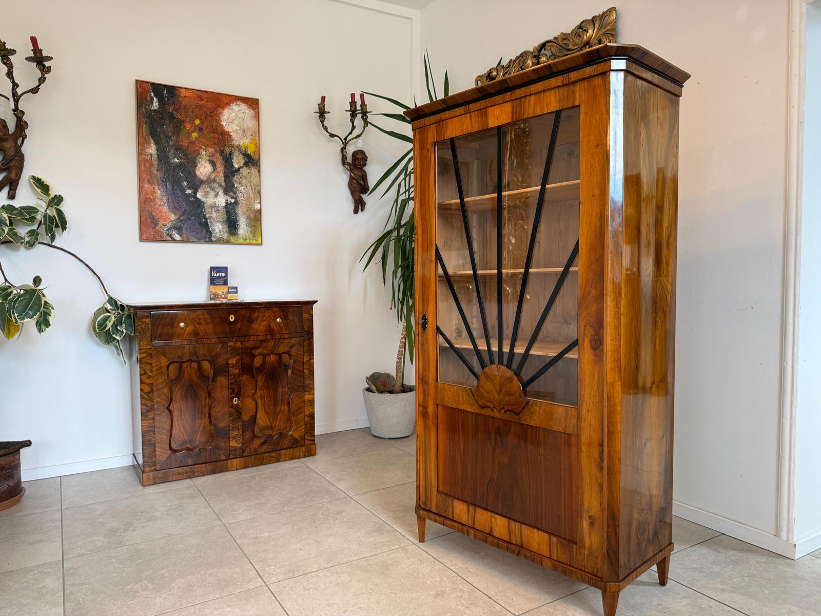 Sale Biedermeier Vitrine Sonnenvitrine Bücherschrank Bibliotheksschrank Nussholz D2477