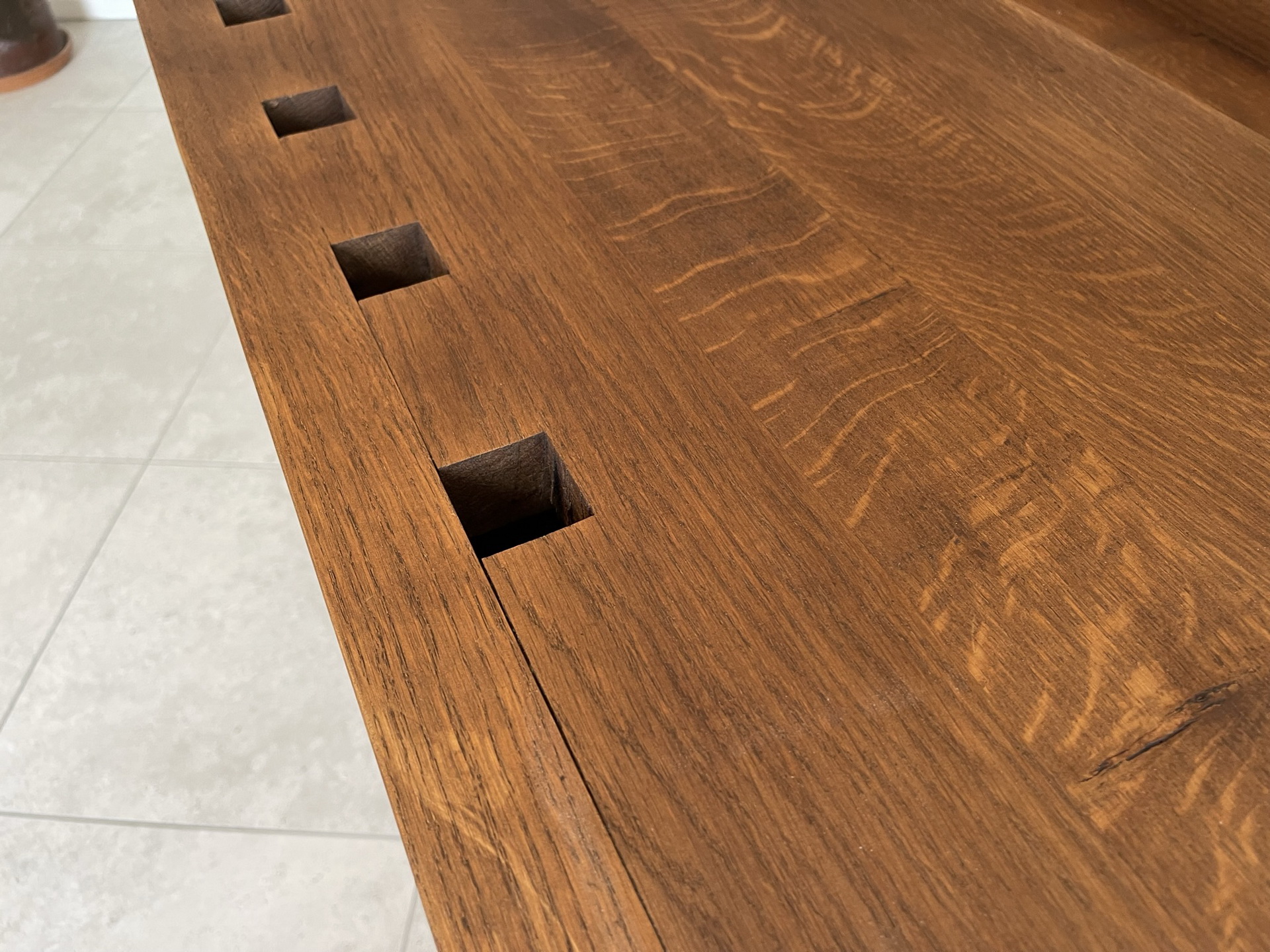 barock-biedermeier_124XbbkHbHtlnqQD Urige Antike Hobelbank, Alte Werkbank aus Eichenholz mit Ladenelement B1192