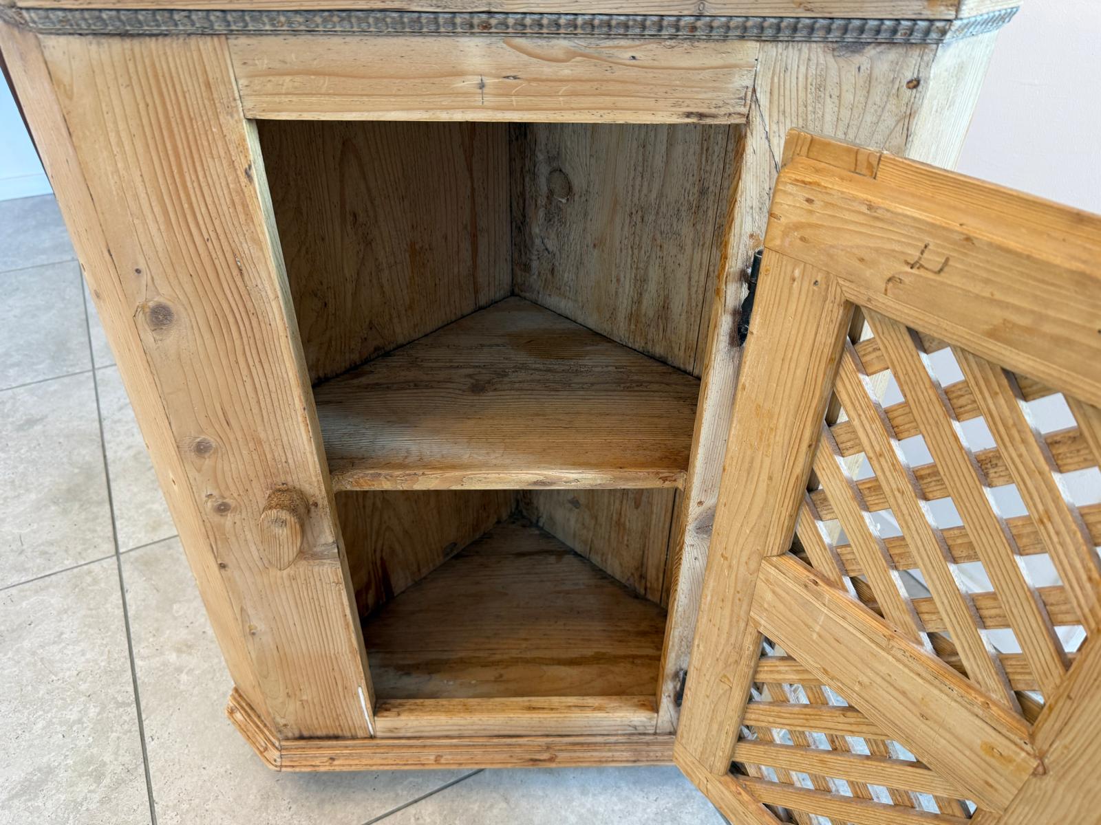 Bäuerliches Eckkasterl Eckanrichte Eckmöbel Bauernchrank G1043-1