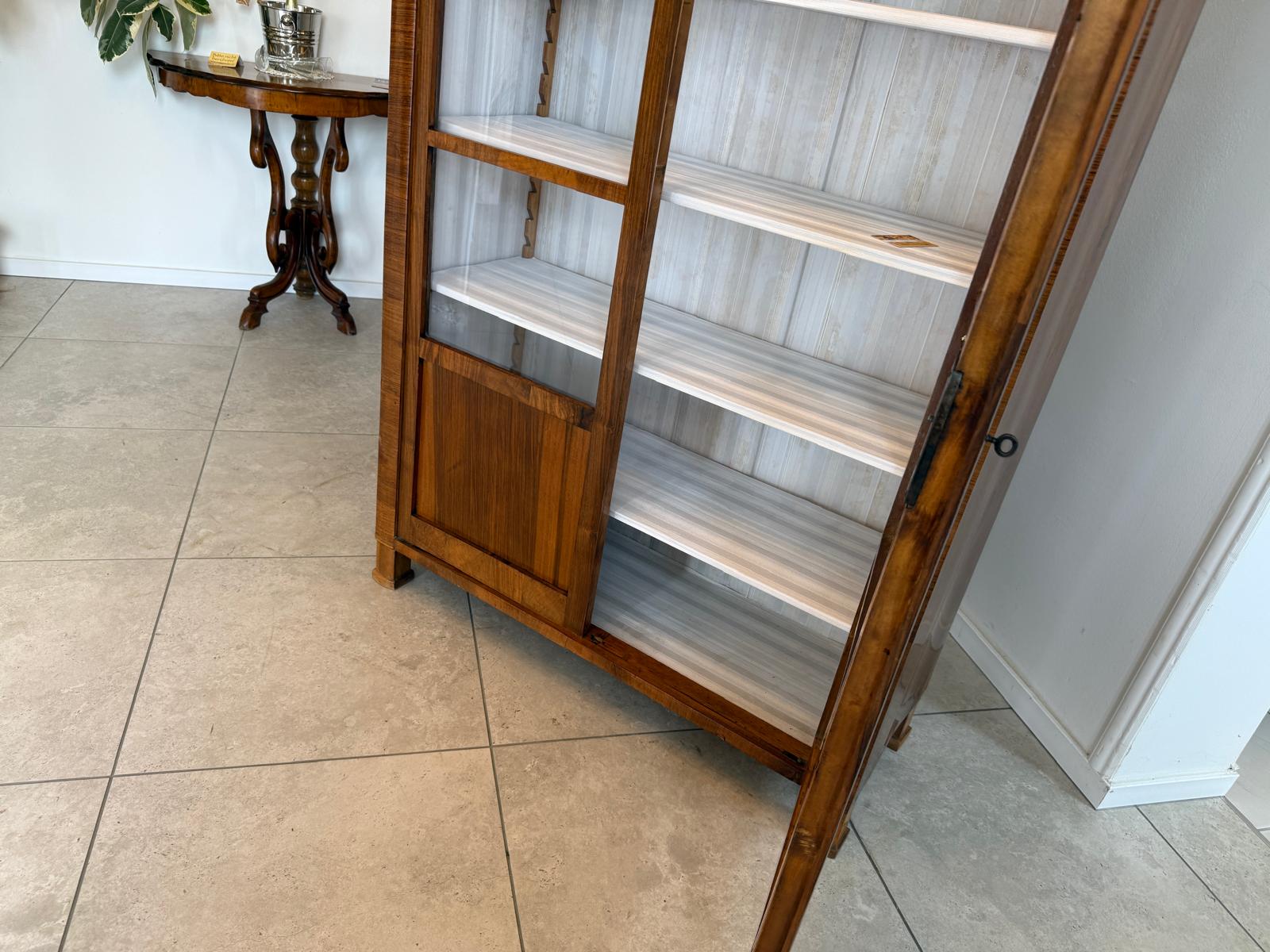 Biedermeier Vitrinenschrank Glasschrank Nussholz Antiquität G1797