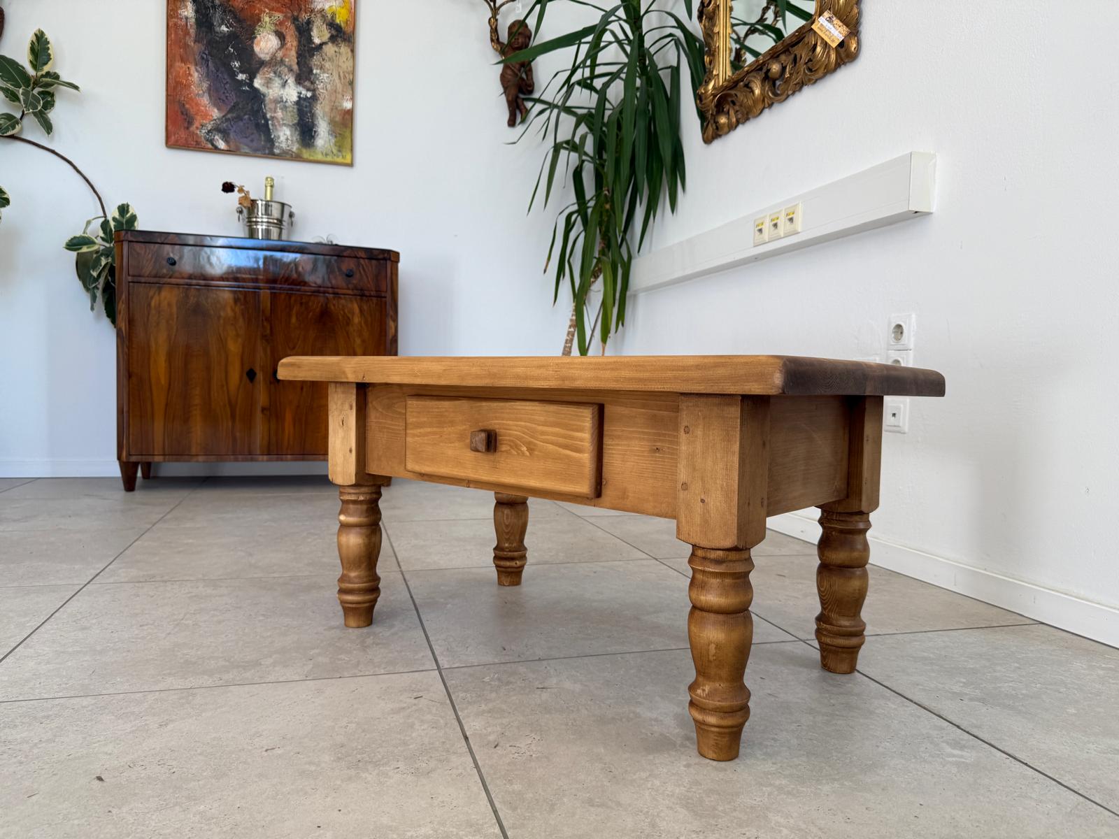 Massiver Couchtisch Bauerntisch Wohnzimmertisch Bauernstube G2001