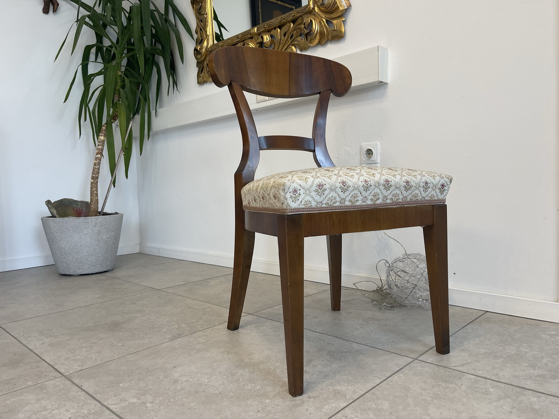 Bauernschrank_01 Biedermeier Sessel Nussholz Schaufelsessel B1495-1