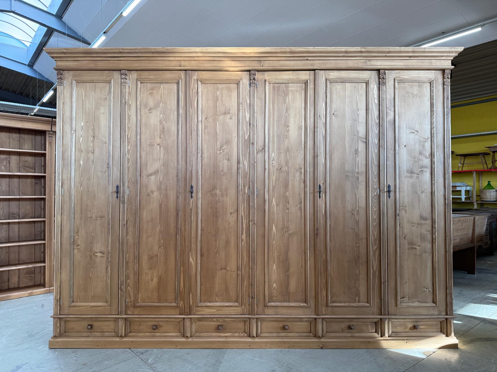 Bäuerlicher Garderobenschrank Bauernschrank Kasten Bauernmöbel G2409