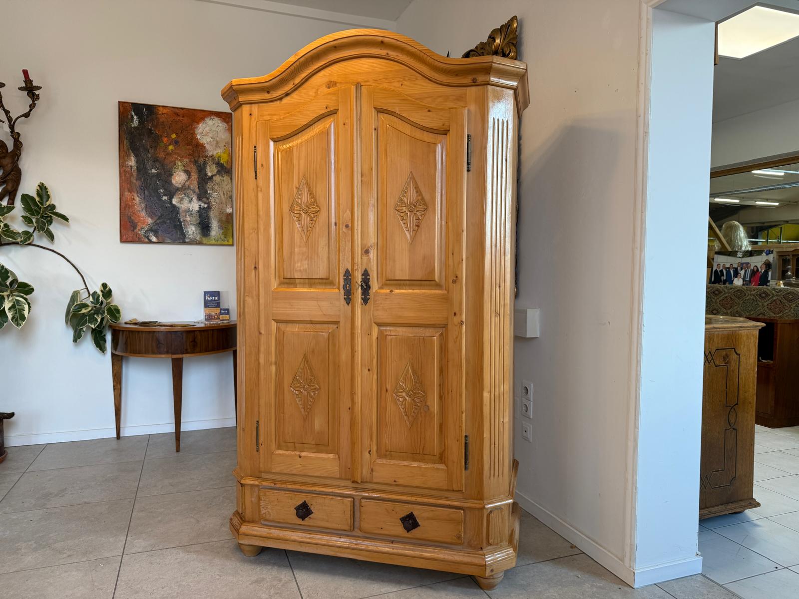 Traum Bauernschrank Landhausschrank Barockstil Kleiderkasten G1042