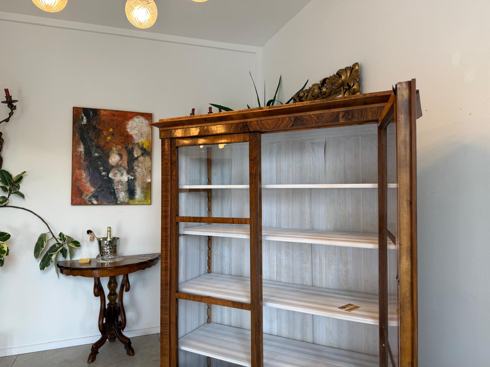 Biedermeier Vitrinenschrank Glasschrank Nussholz Antiquität G1797