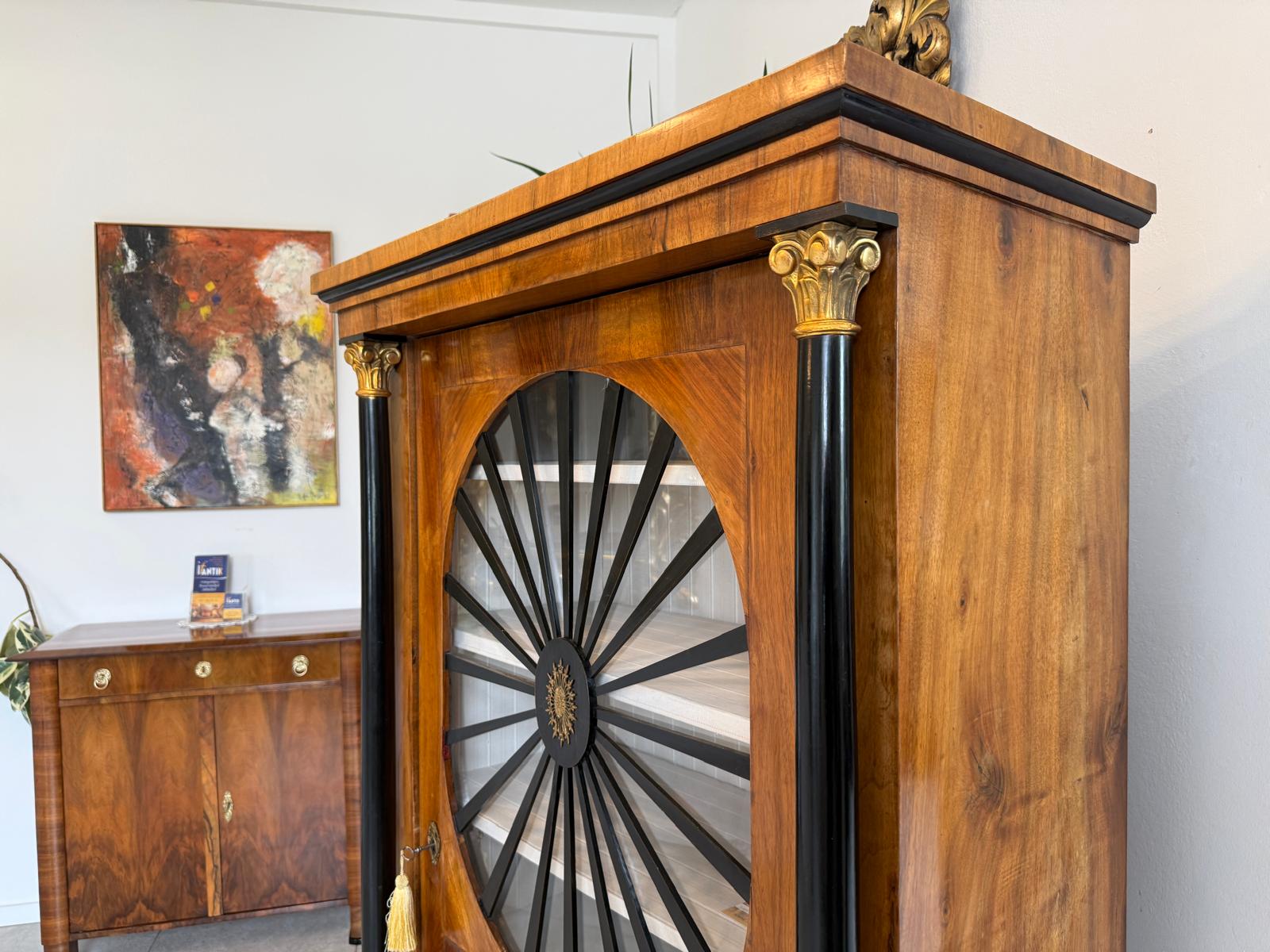 Empire Vitrine Sonnenvitrine Bücherschrank Bibliotheksschrank Nussholz D2355