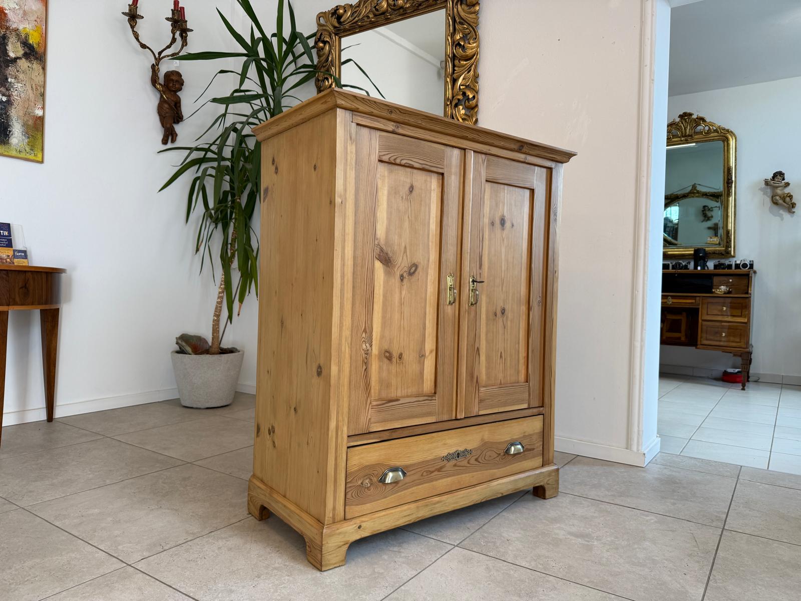 Restaurierte Jugendstil  Anrichte Bauernmöbel WeichholzG2200