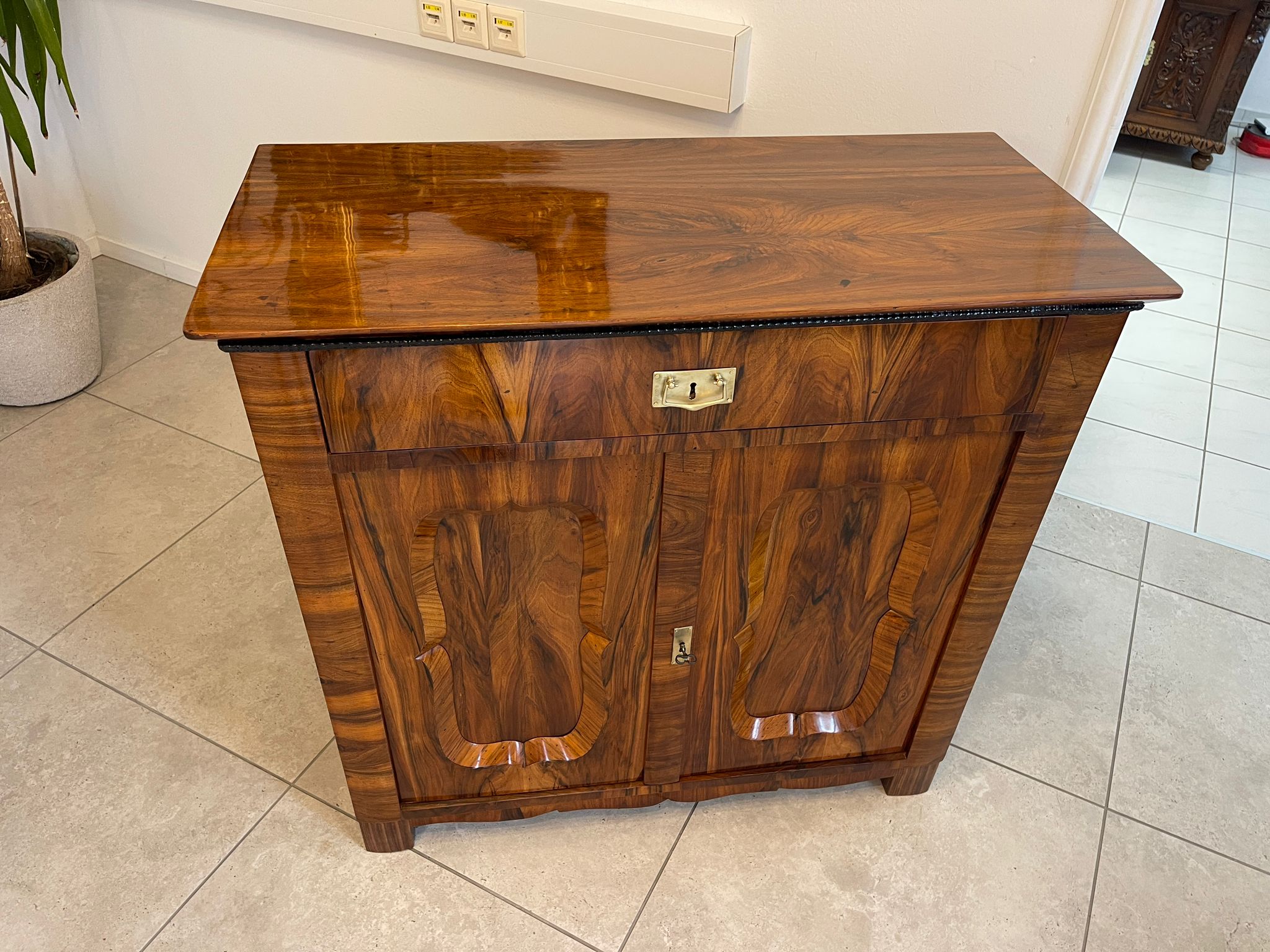 9f09ee06-5bbe-4e5a-b4fd-bf6e7aa7bfeb Sale restauriertes Biedermeier Trumeau Anrichte A4952