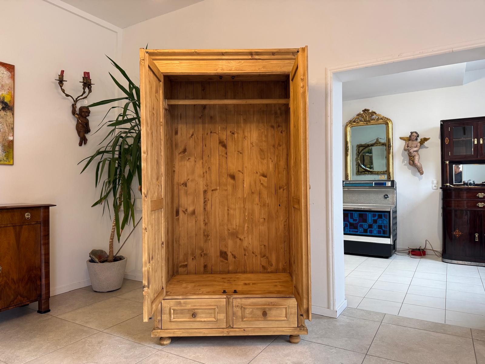 Bäuerlicher Kleiderschrank Naturholz Bauernschrank Bauernmöbel Kasten D2316