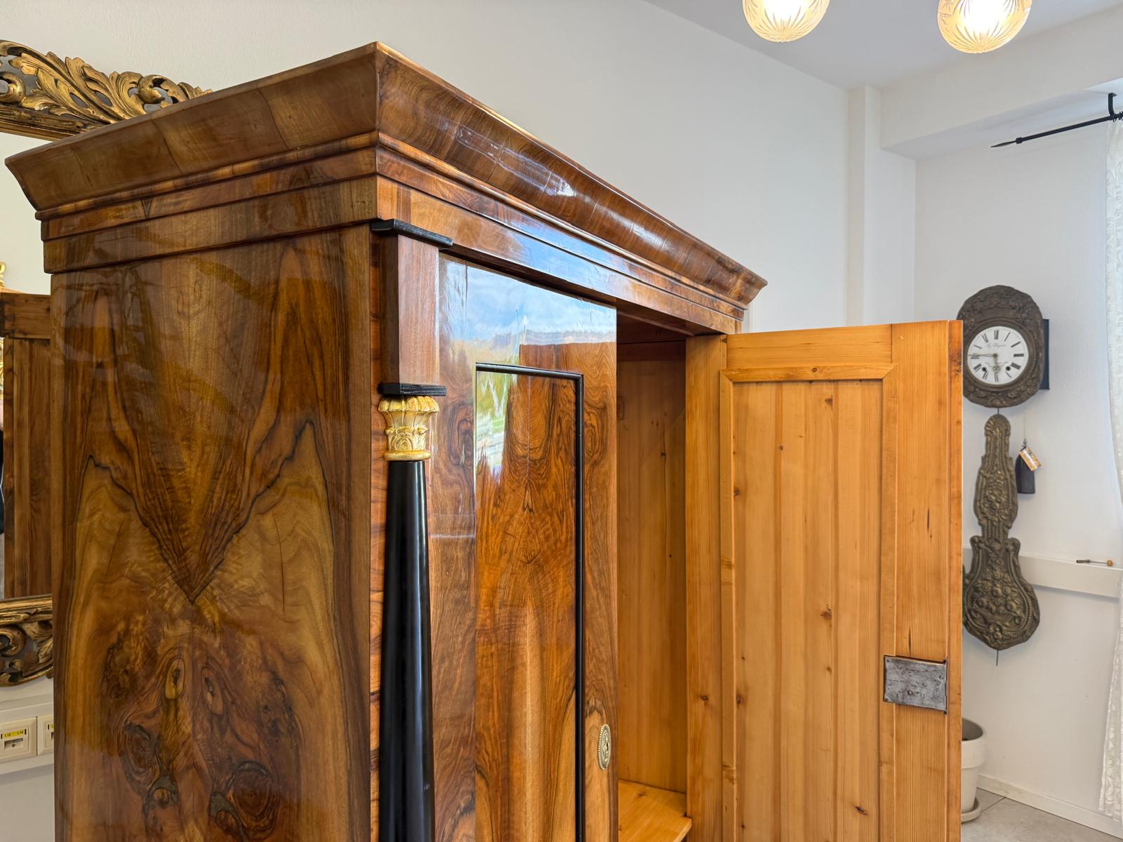 Sale Empire Schrank Säulenschrank Nussholz Restauriert Antiquität Marketiert D2373