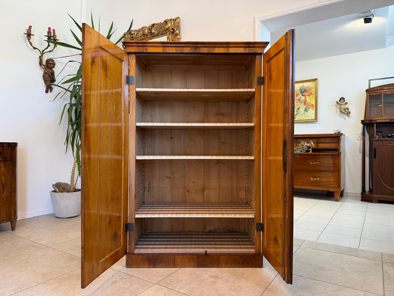 restaurierte Biedermeier Halbschrank Vertiko Schrank G2000