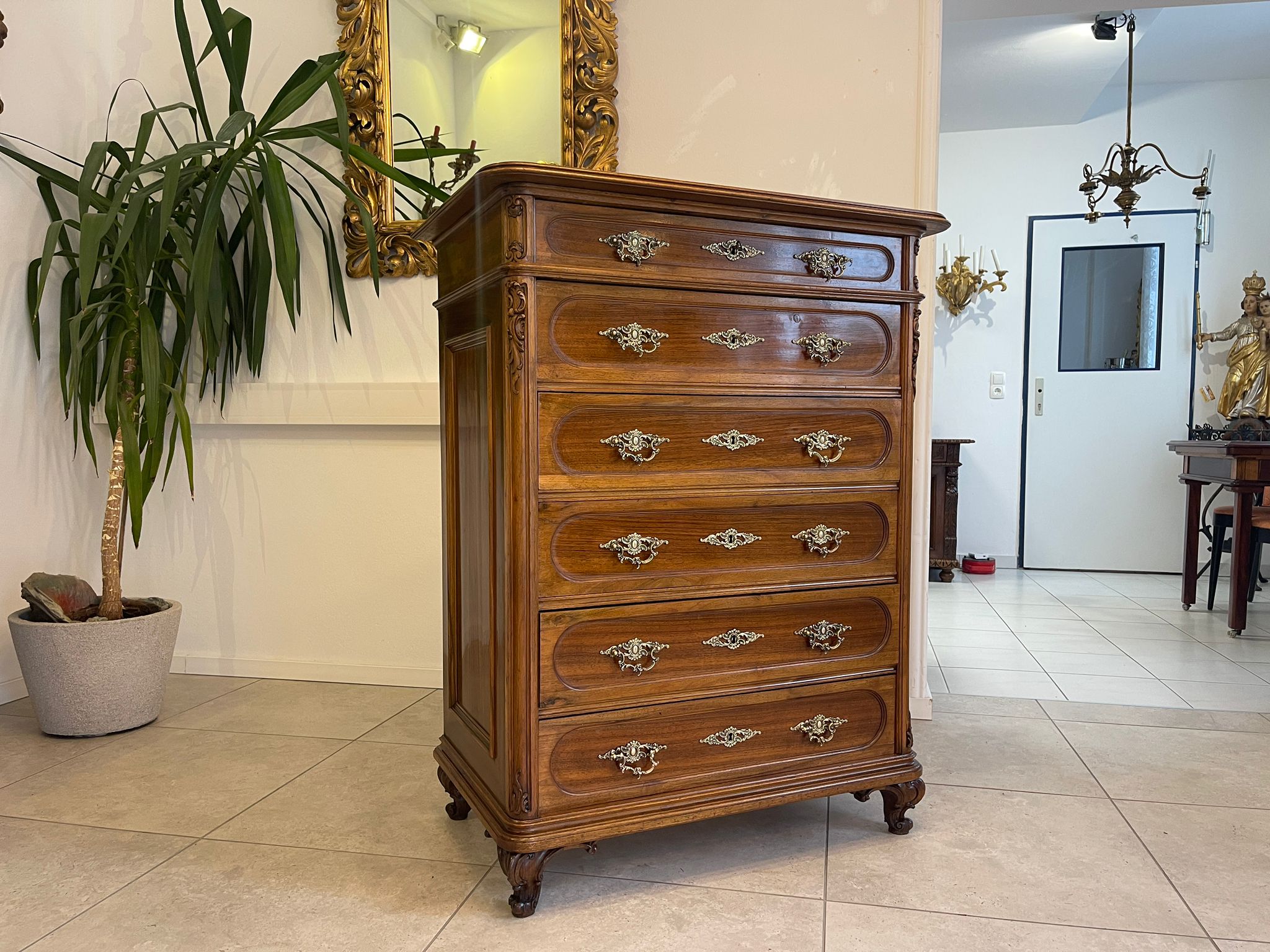 2afb0e99-71a8-43b5-b06a-f0f86f4a368f Gründerzeit Wochenkommode Nussholz Ladenschrank Restauriert A5005