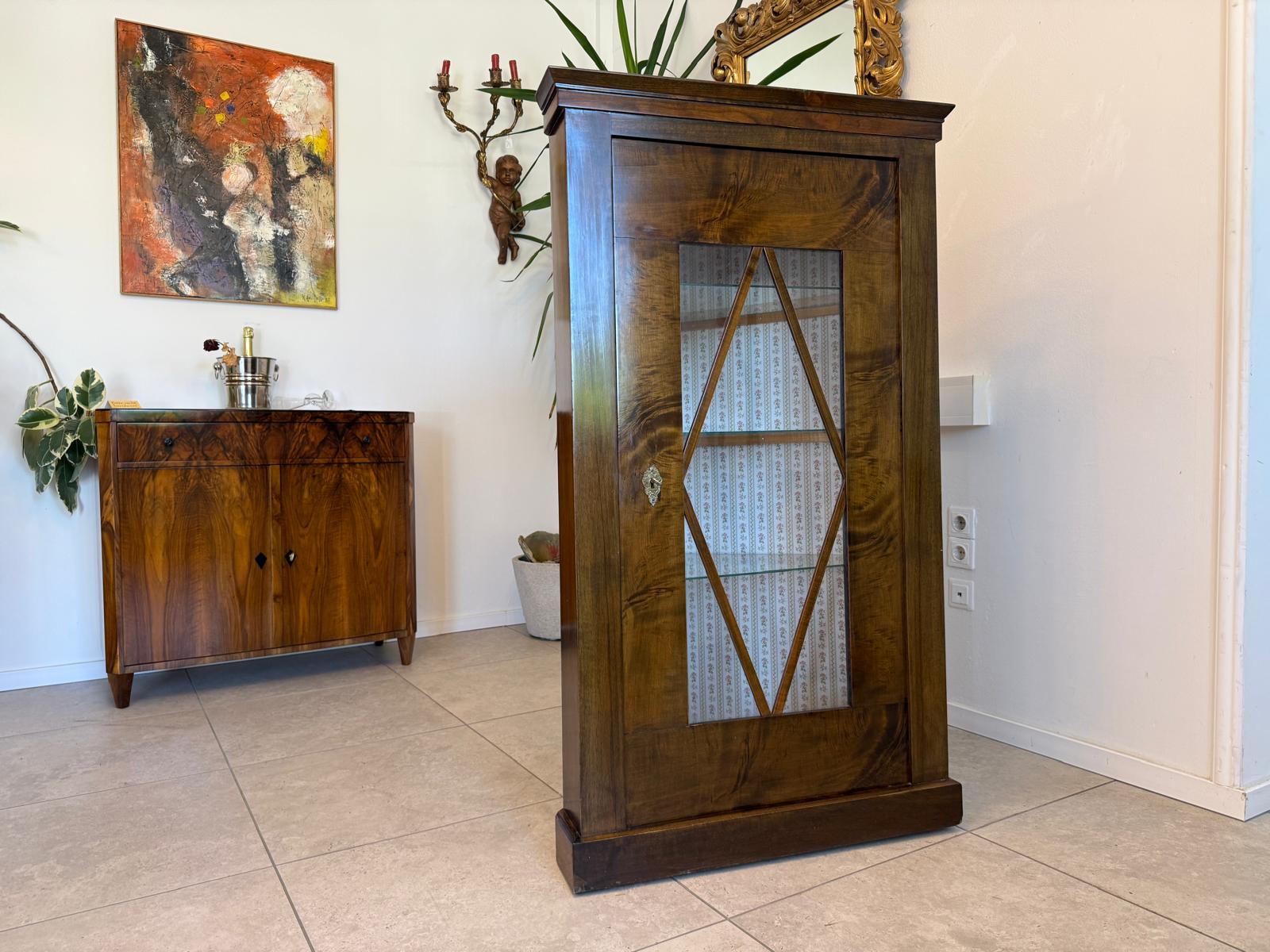 Originale Biedermeier Eckvitrine Bücherschrank Nussholz G1992