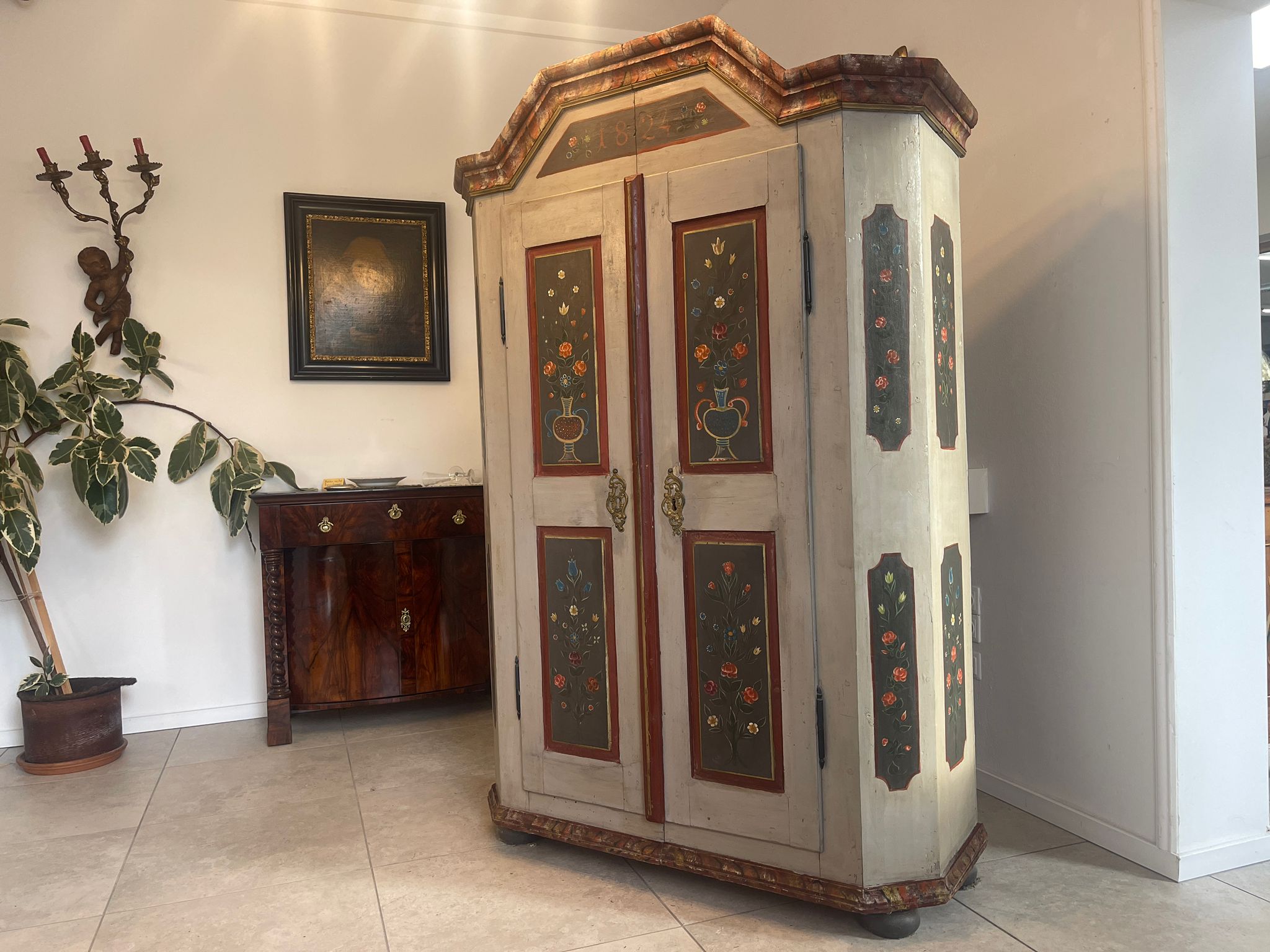 7c4f6e96-e1f7-471b-ae98-9f0893f0c411 Antiker Bauernschrank Handbemalt Biedermeier Dielenschrank A4838