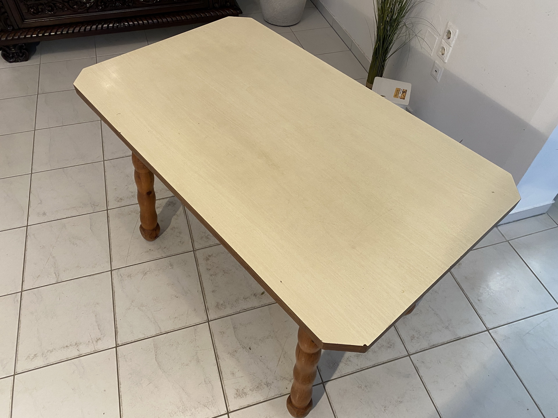 Alter uriger Bauerntisch aus Zirbenholz, stabil und pflegeleicht, A2586