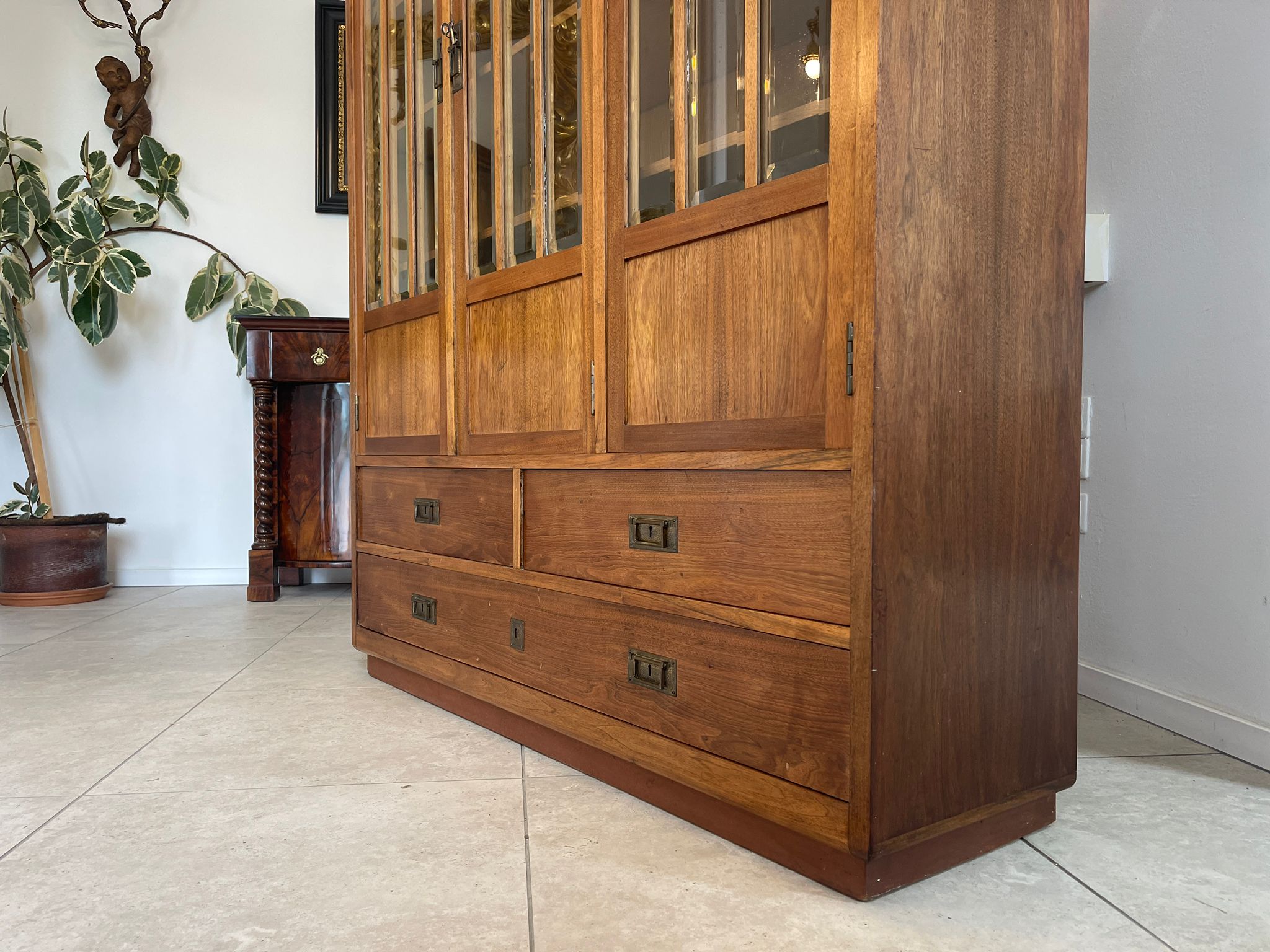 73839e9d-d05f-4e15-9033-39a2f7deb523 Jugendstil Schrank Kleiderkasten Jugendstil Bücherschrank A4887