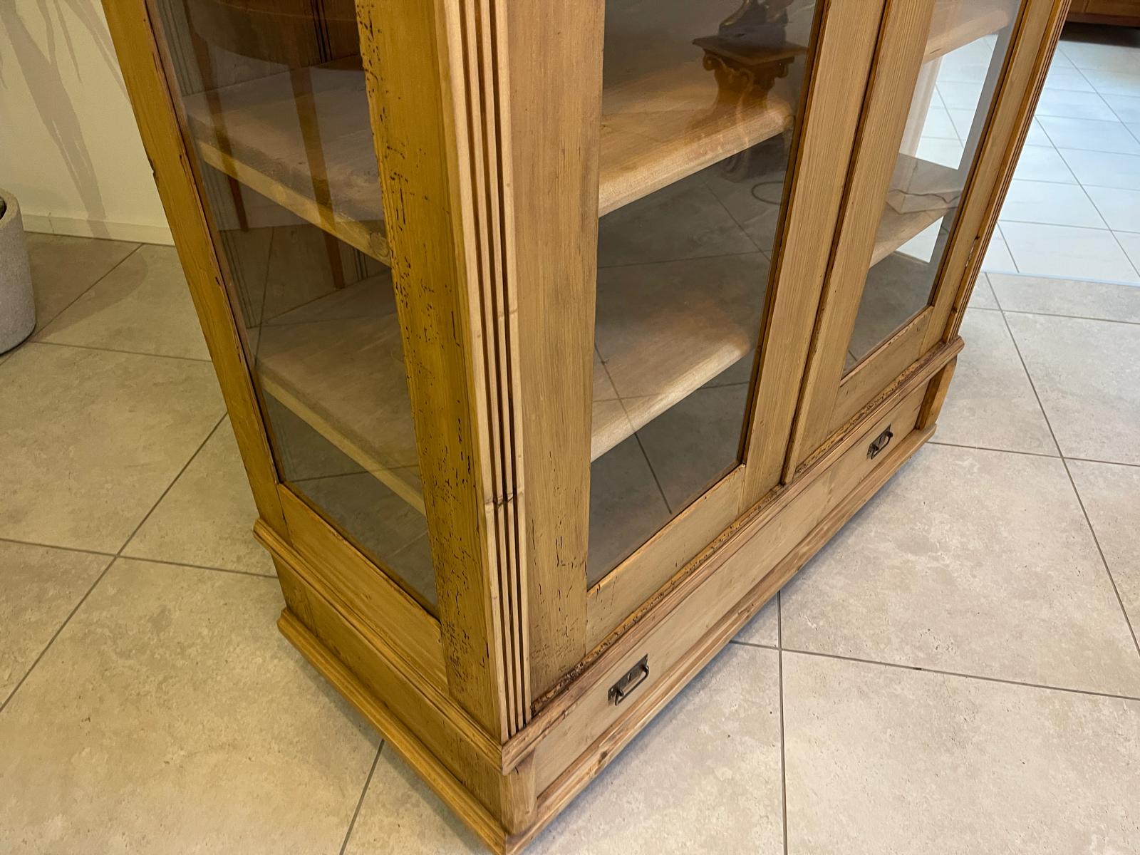 Bäuerliche Vitrine Bauernvitrine Bauernschrank Naturholz Bücherschrank Bauernmöbel A5132