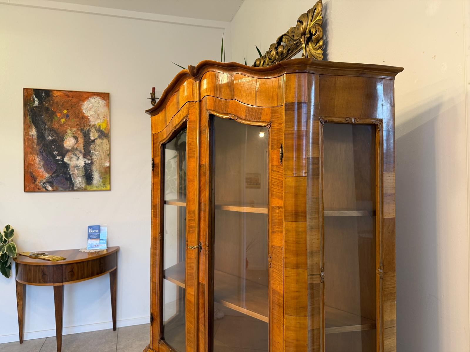 Barockstil Vitrine Intarsiert Nussholz Bücherschrank Stilschrank G2304