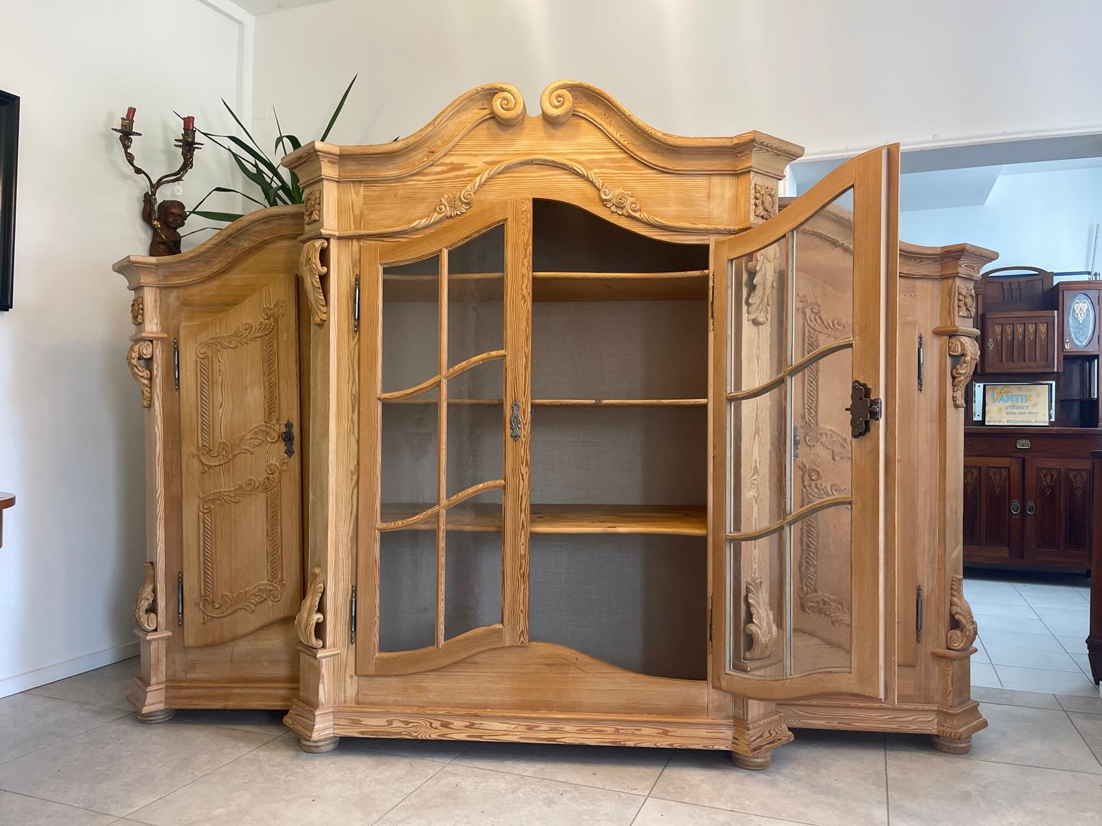 hübscher Bauernschrank Landhausschrank Barockstil  Eckschrank G1361