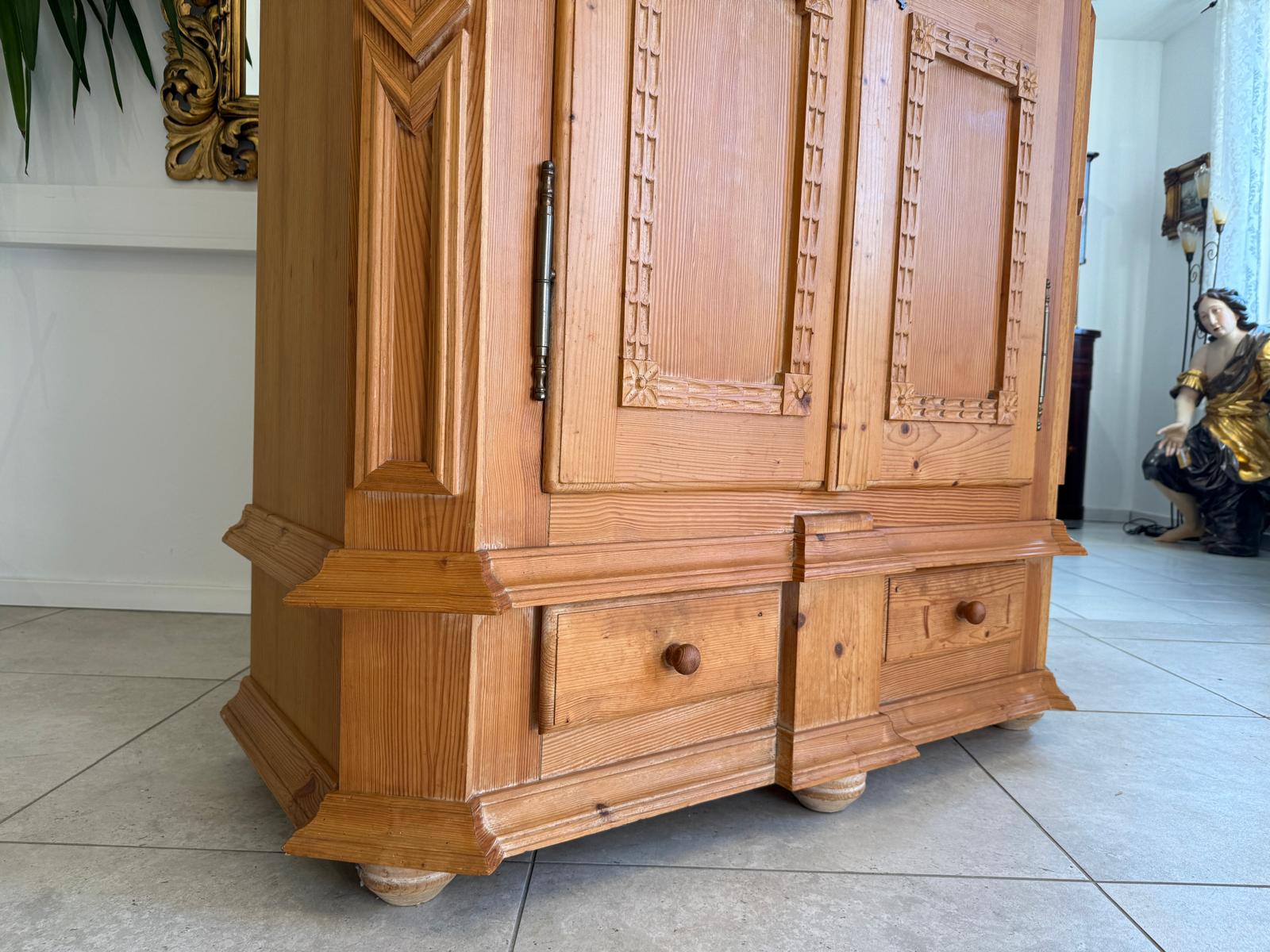Bauernschrank Landhausschrank Barockstil Kleiderkasten Weichholz Alt & Antik G1051
