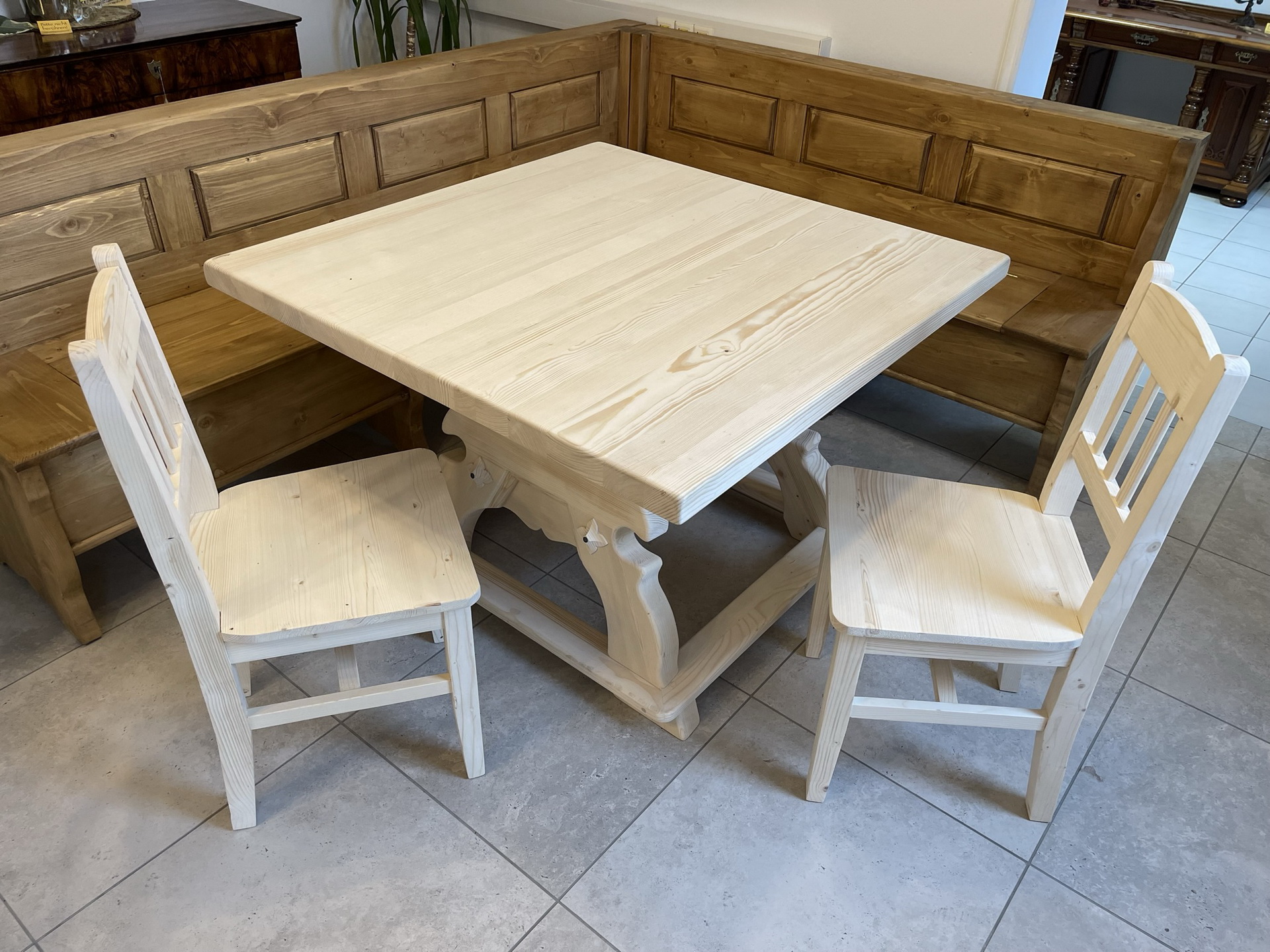bauernmobel_26 Landhausstil Eckbankgruppe aus Holz mit Jogltisch und 2 Sesseln - Bauernmöbel B1053