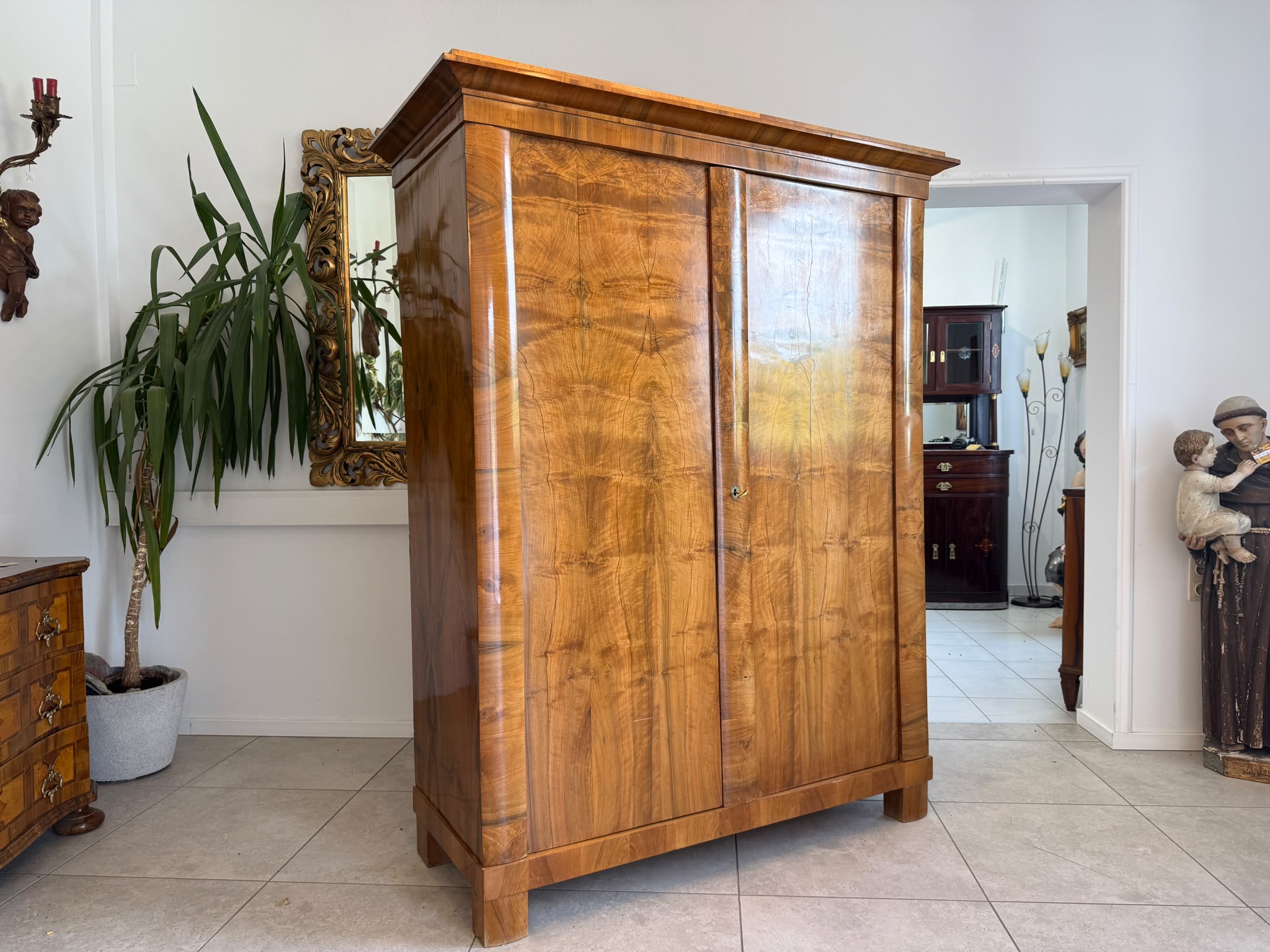 Originaler Biedermeier Schrank mit Nussholz-Furnier Antiquität D2625