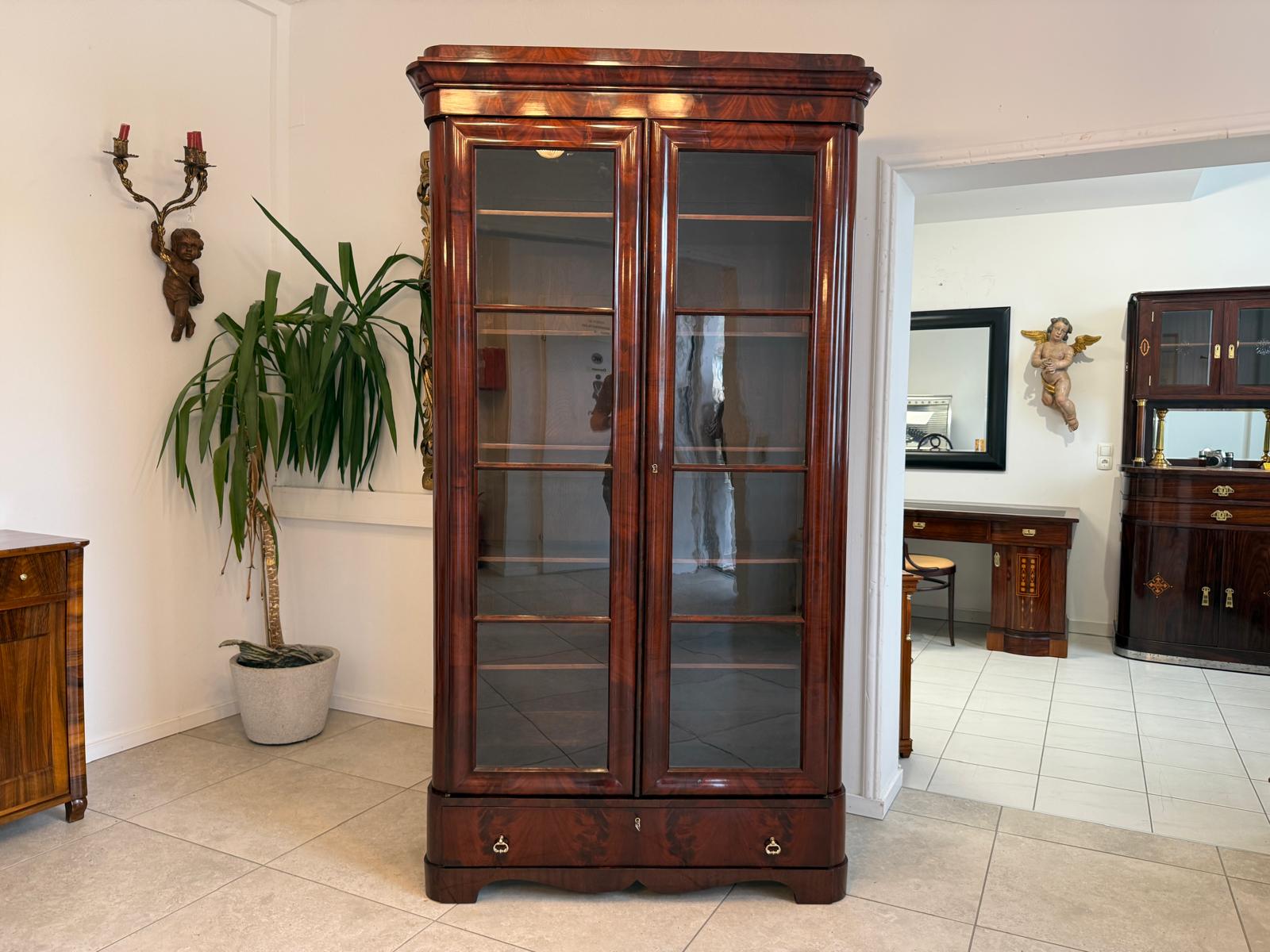 SALE Restaurierte Spätbiedermeier Vitrine Bücherschrank Mahagonie D2875