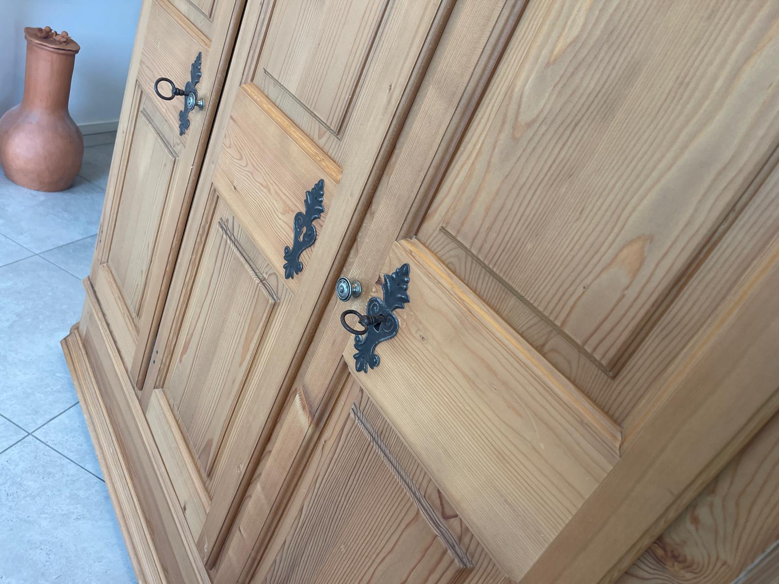 Antiker Bauernschrank teilmassiver Schrank Dielenschrank Kleiderkasten G1605