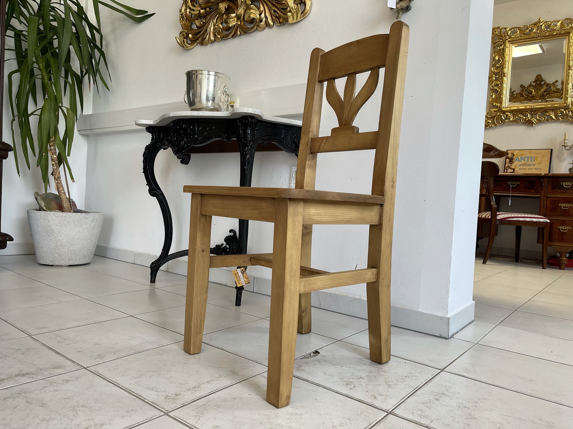 bauernstube-bauernkasten-_10 Massiver Bauernsessel Stuhl aus Fichtenholz für Bauernstube A3062