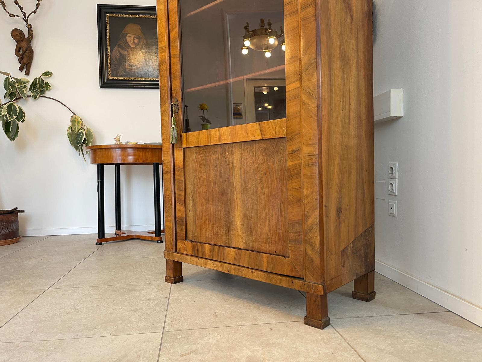 SALE Biedermeier Vitrine Bücherschrank Sammlervitrine, Nussholz G1342