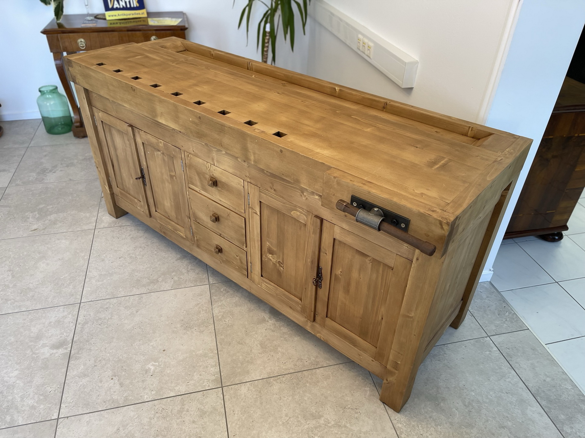 Schreibtisch-Sofa-Pult_13 schwere urige Hobelbank,Werkbank Ladentisch i1382