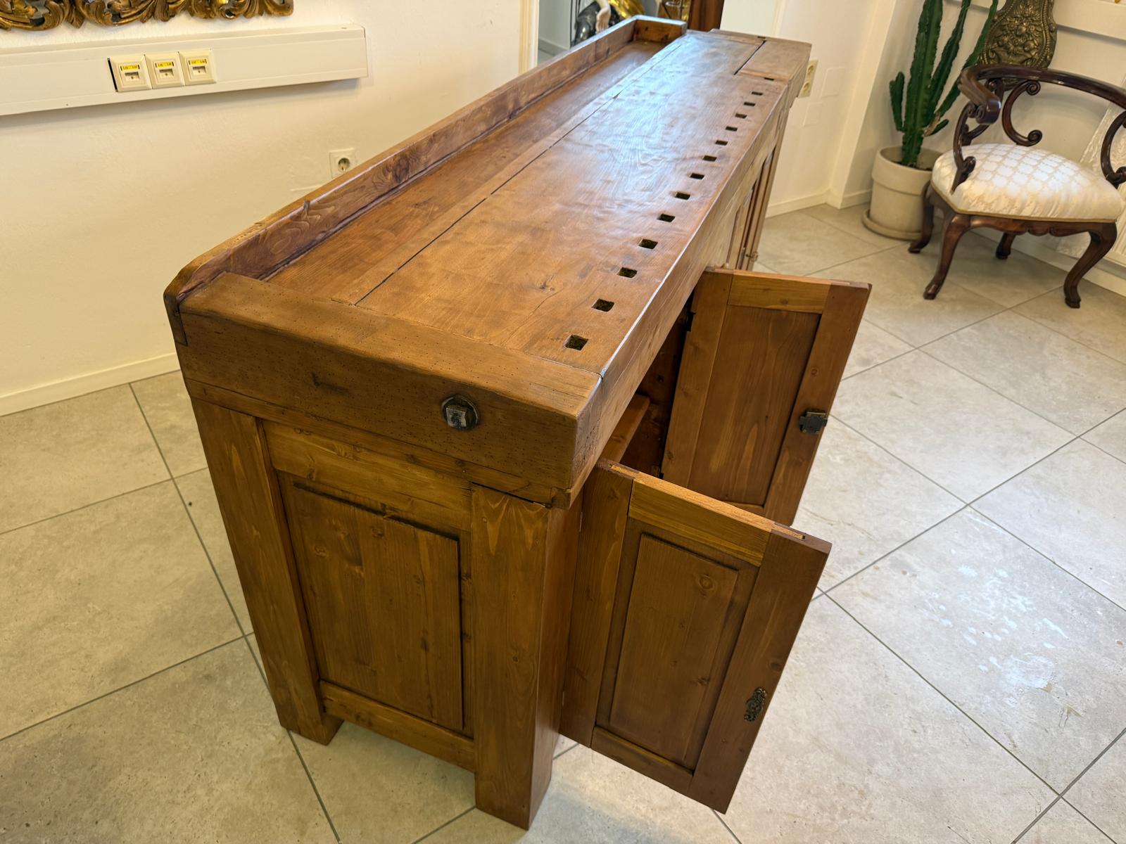 Historische Hobelbank Werkbank Pult Tresen Ladenschrank Designerstück D1246