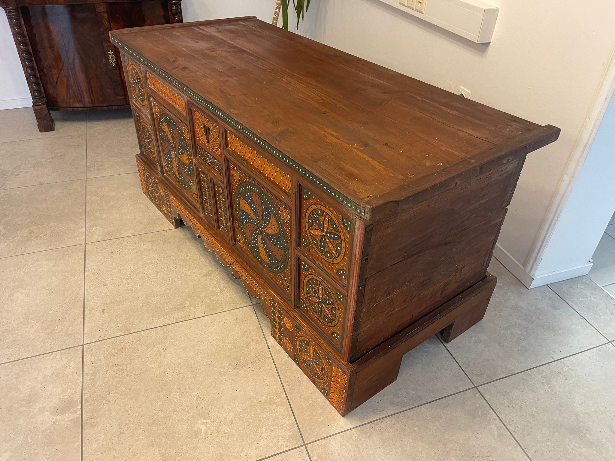 c5ca92be-84e7-4615-b424-e5101bdc3c34 Sale Alte Biedermeier Truhe Bauerntruhe Kastentruhe A5002