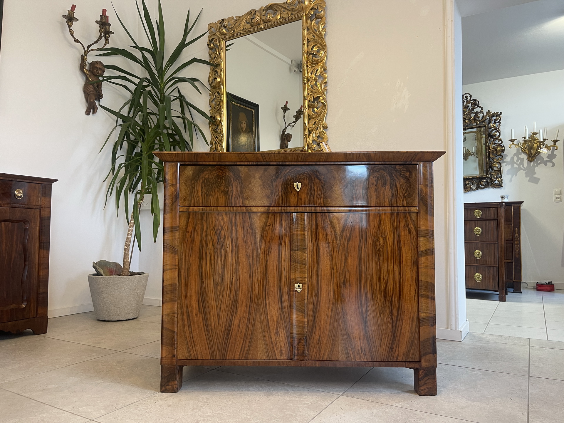 Biedermeier-Barock-01 Sale Restaurierte Biedermeier Anrichte Trumeau Nussholz A4019