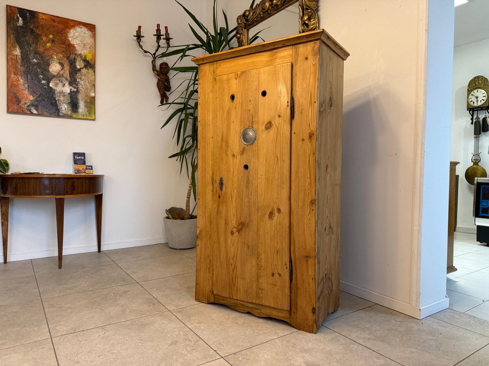 Uriger Brotschrank Biedermeier Almerschrank Vorratsschrank Bauernkasten D1052-1