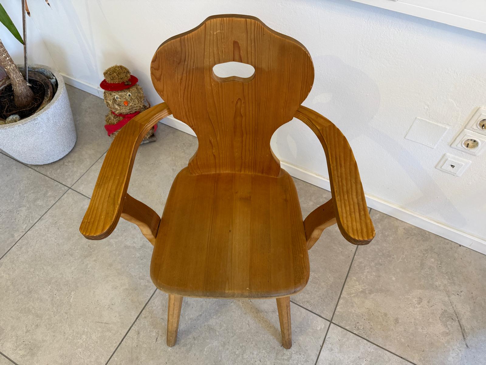 Bäuerlicher Bauernsessel Armlehnstuhl Stuhl Herzerlsessel 1 Stück G2404