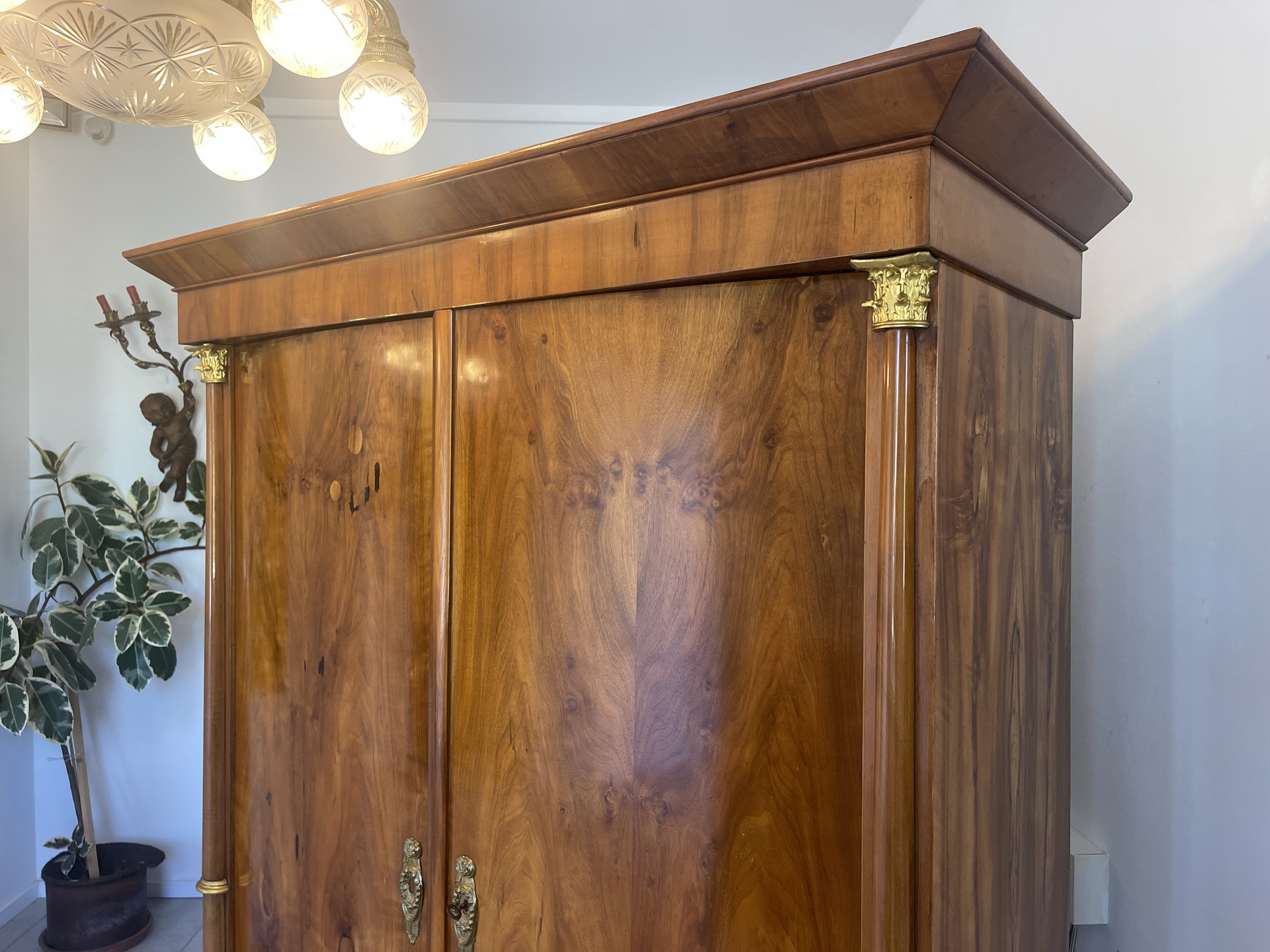 IMG_964746z4vFEcZqZQB Altrestaurierter Empire Säulenschrank Kleiderkasten Nussholz A4468