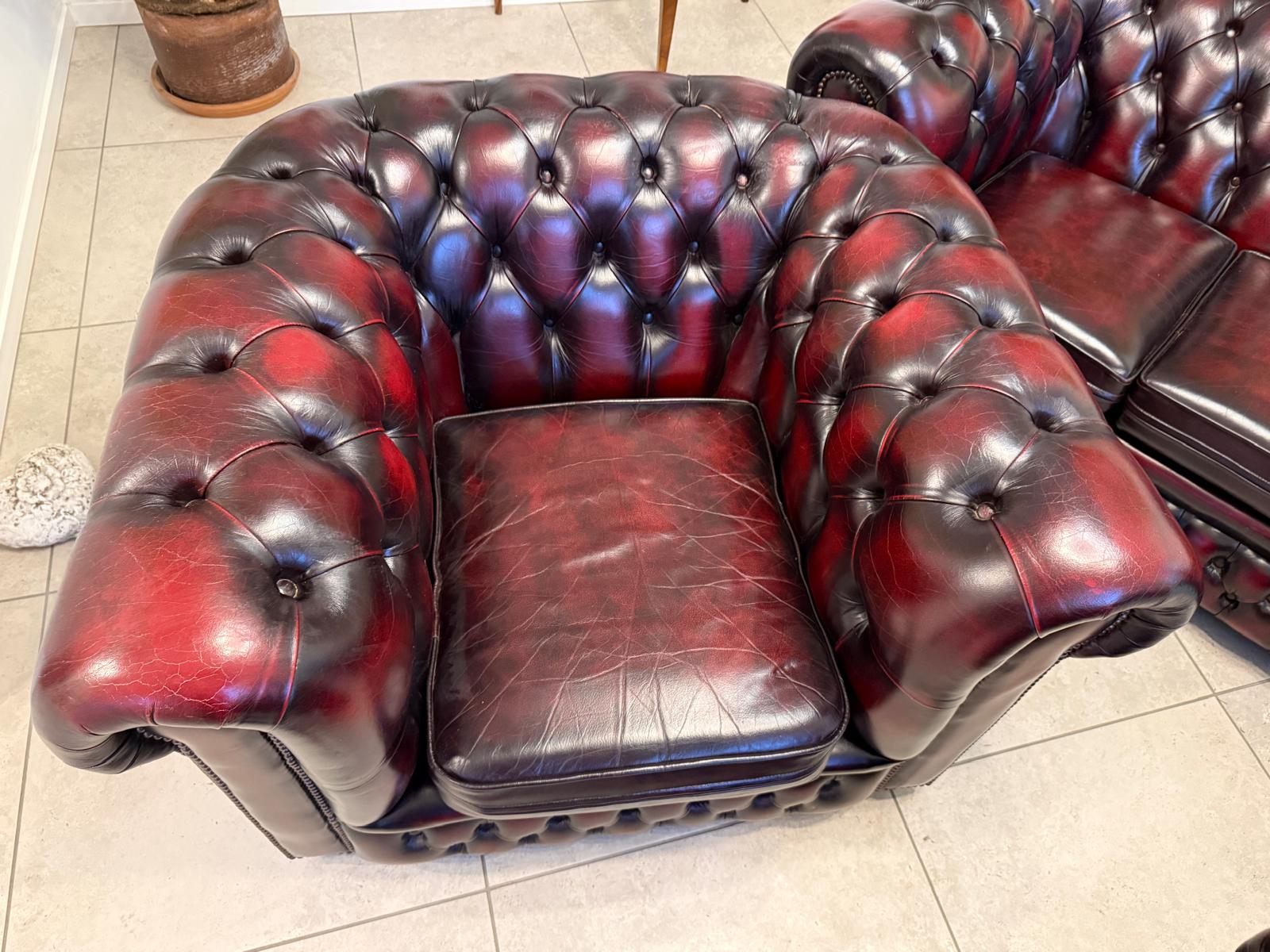 3er Ensemble Chesterfield Sofa Clubfauteuils Cultmöbel Antik D1027