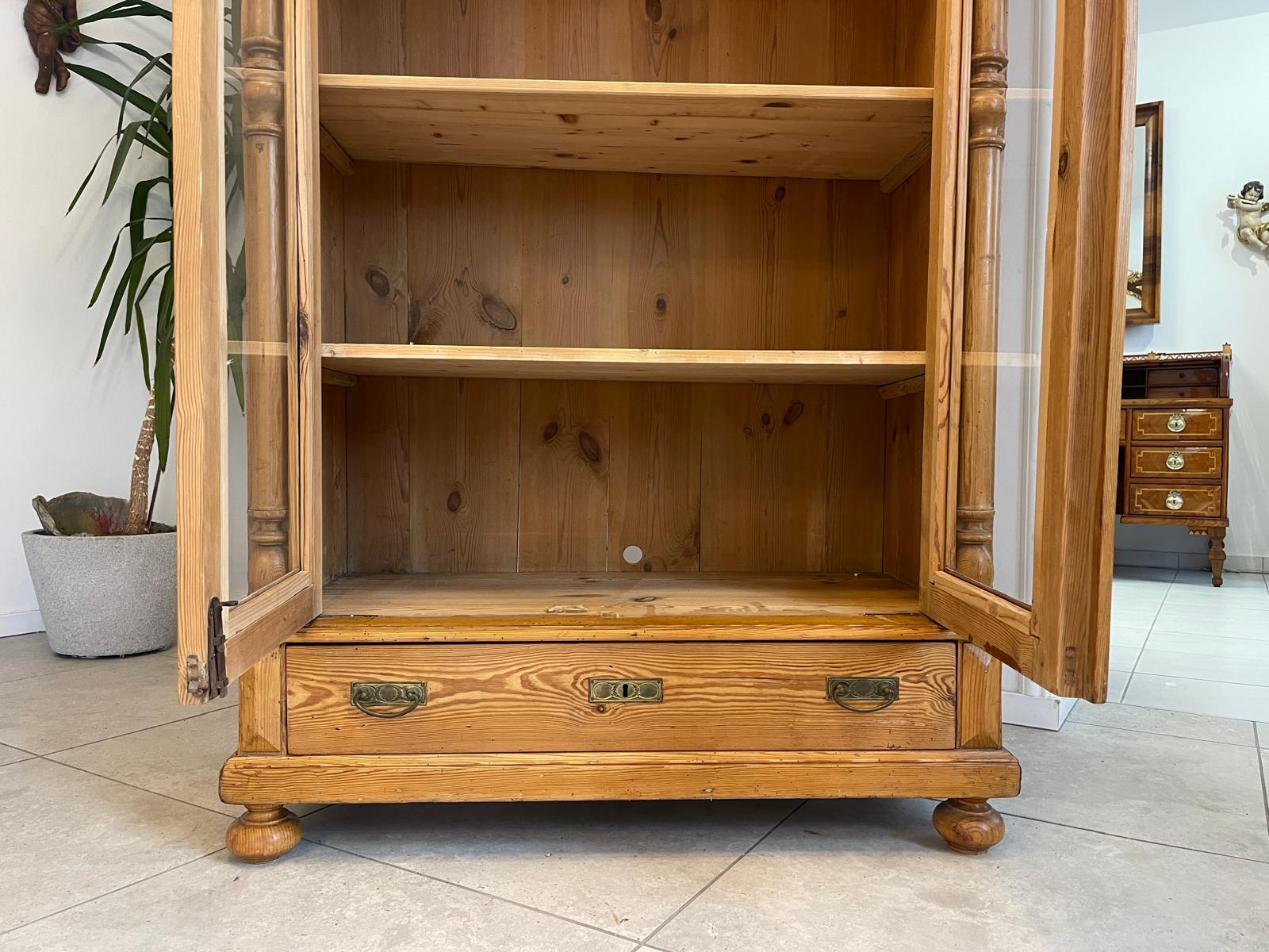 Bäuerliche Vitrine Bauernvitrine Bauernschrank Naturholz Bücherschrank Bauernmöbel G1155